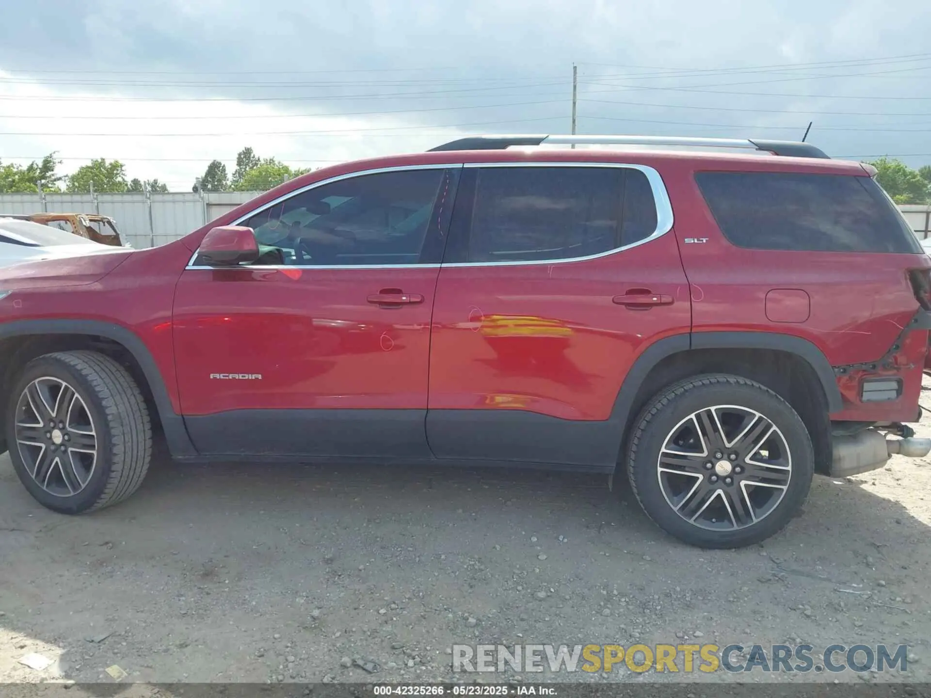 15 Photograph of a damaged car 1GKKNNLS2KZ198975 GMC ACADIA 2019