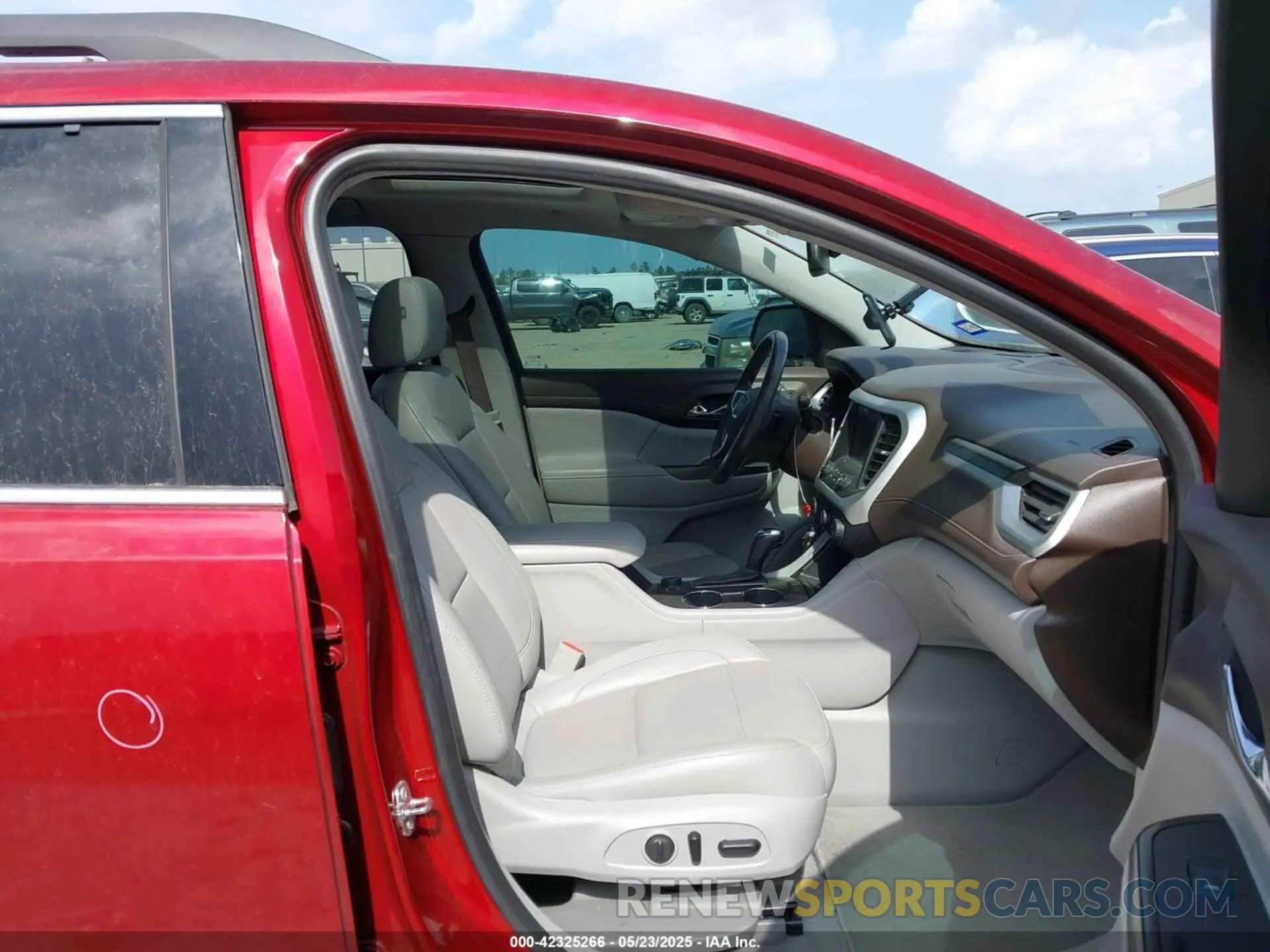 5 Photograph of a damaged car 1GKKNNLS2KZ198975 GMC ACADIA 2019