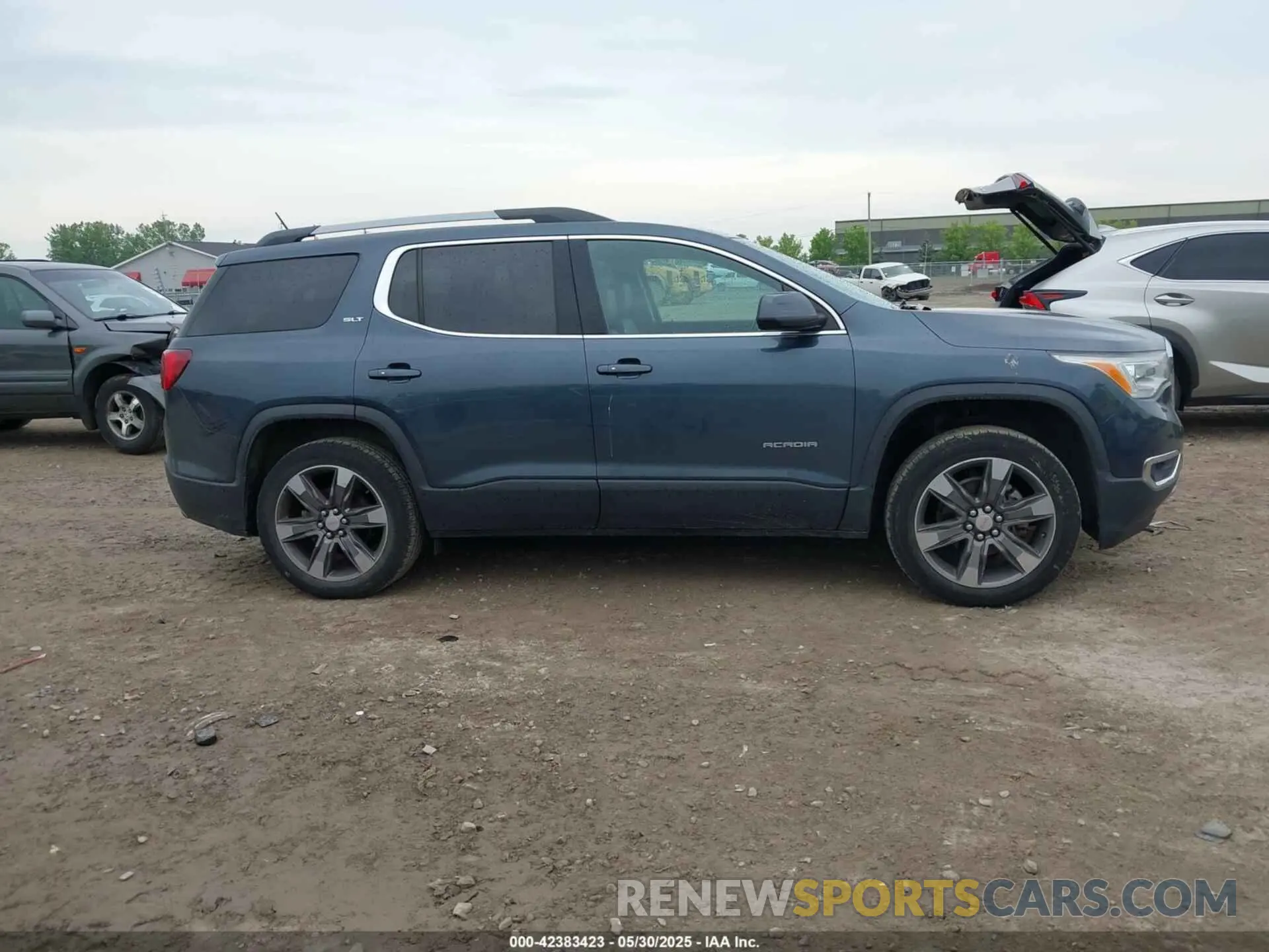 13 Photograph of a damaged car 1GKKNNLSXKZ283014 GMC ACADIA 2019