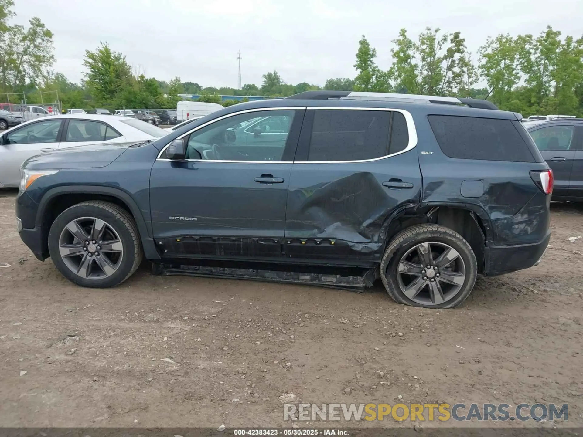 14 Photograph of a damaged car 1GKKNNLSXKZ283014 GMC ACADIA 2019