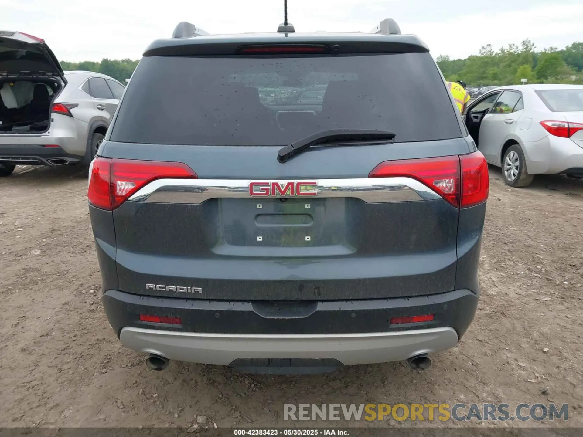 16 Photograph of a damaged car 1GKKNNLSXKZ283014 GMC ACADIA 2019