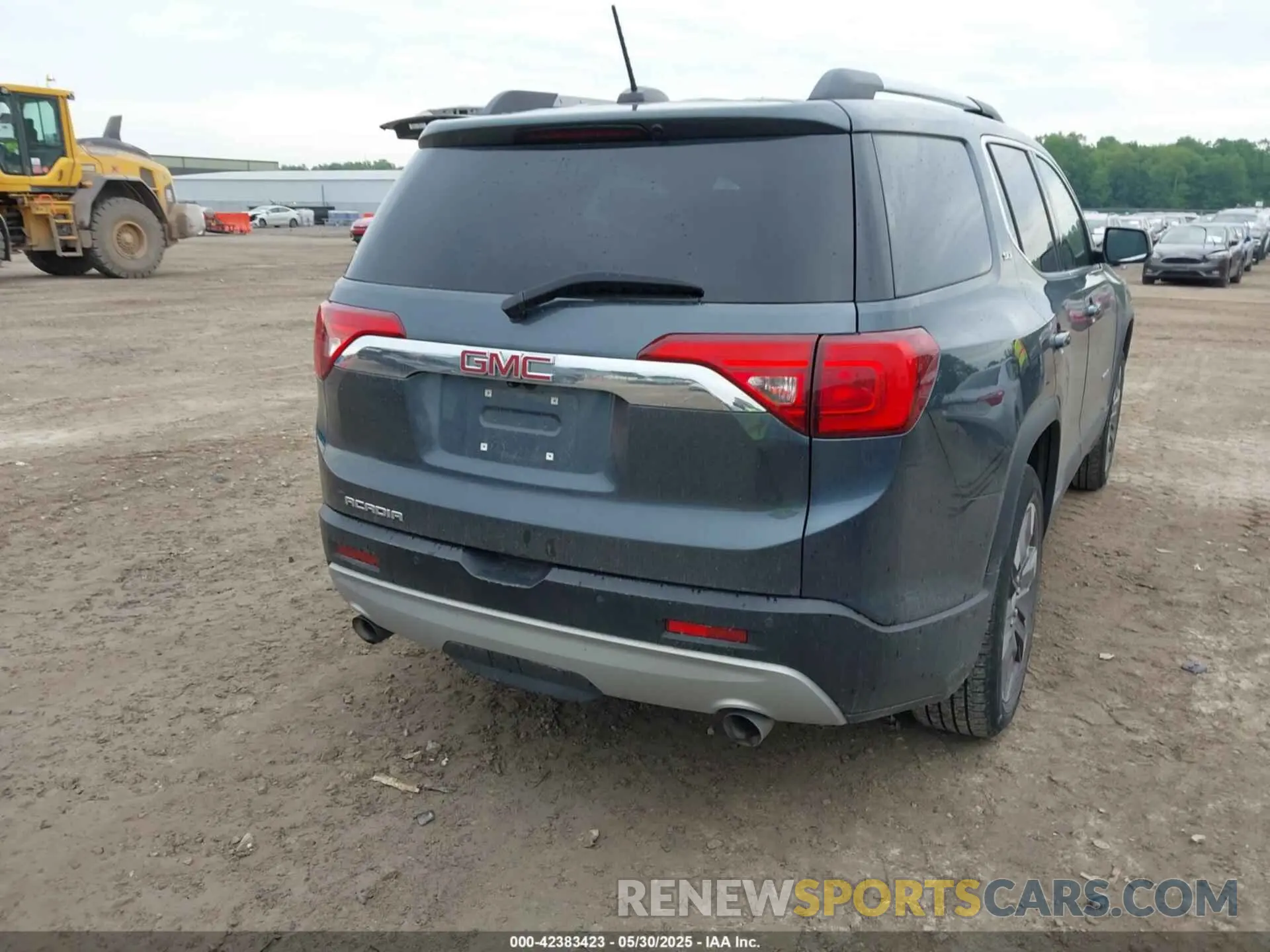 4 Photograph of a damaged car 1GKKNNLSXKZ283014 GMC ACADIA 2019