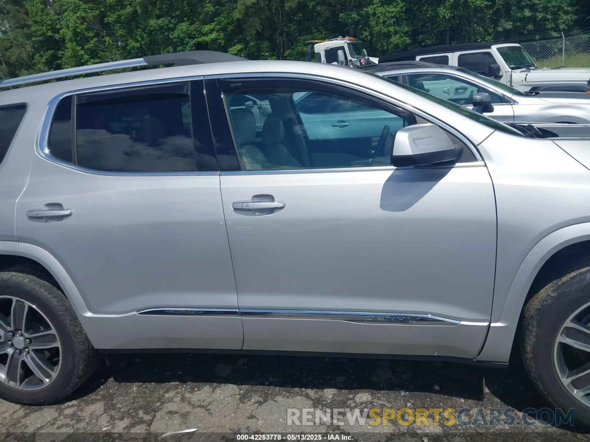14 Photograph of a damaged car 1GKKNPLS0KZ155926 GMC ACADIA 2019