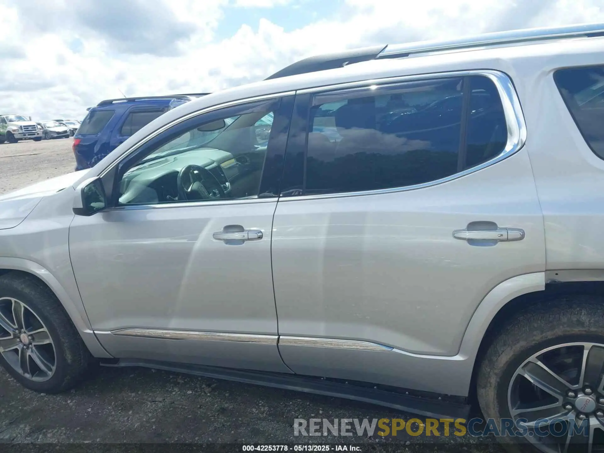 15 Photograph of a damaged car 1GKKNPLS0KZ155926 GMC ACADIA 2019