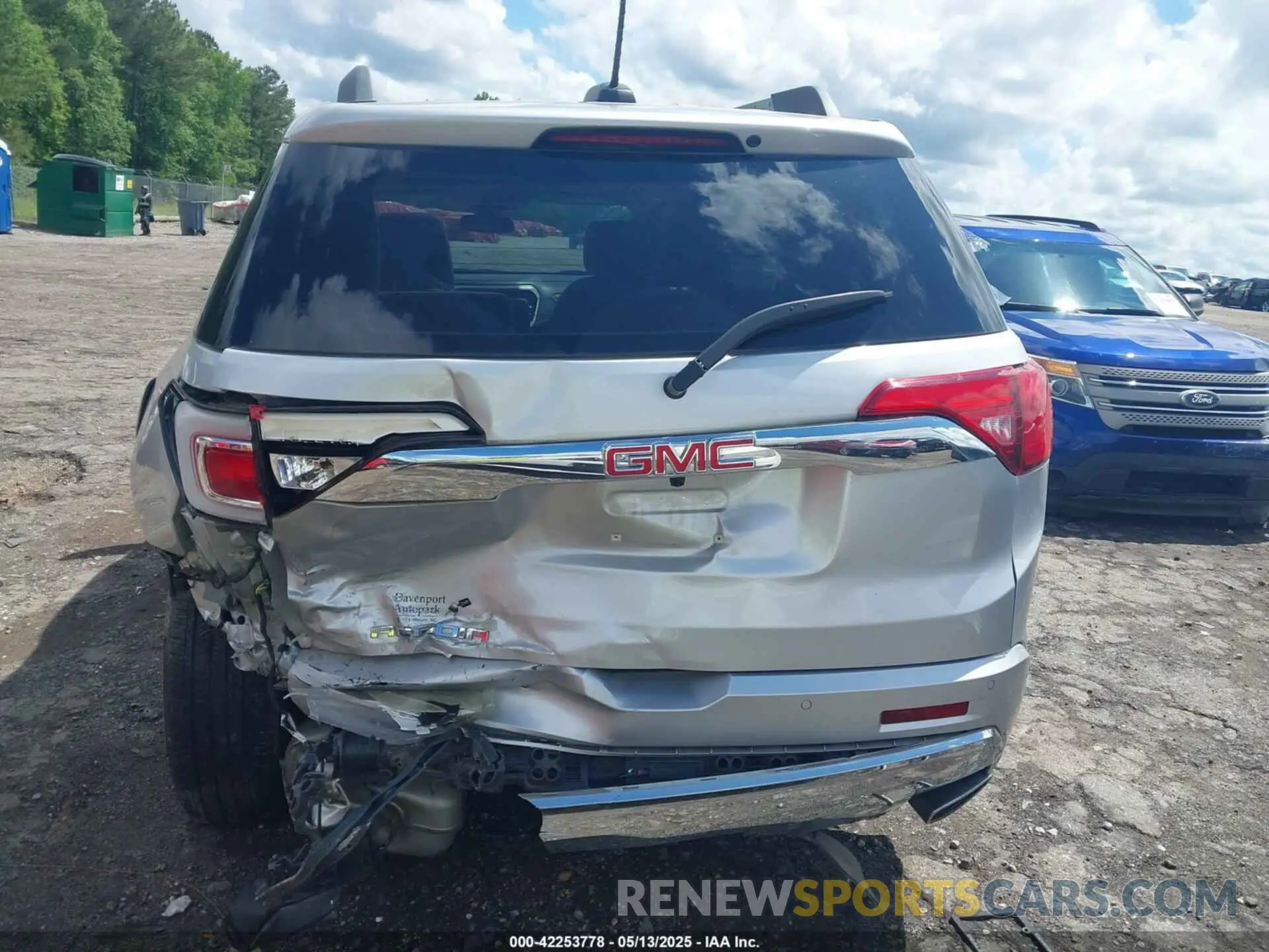 17 Photograph of a damaged car 1GKKNPLS0KZ155926 GMC ACADIA 2019