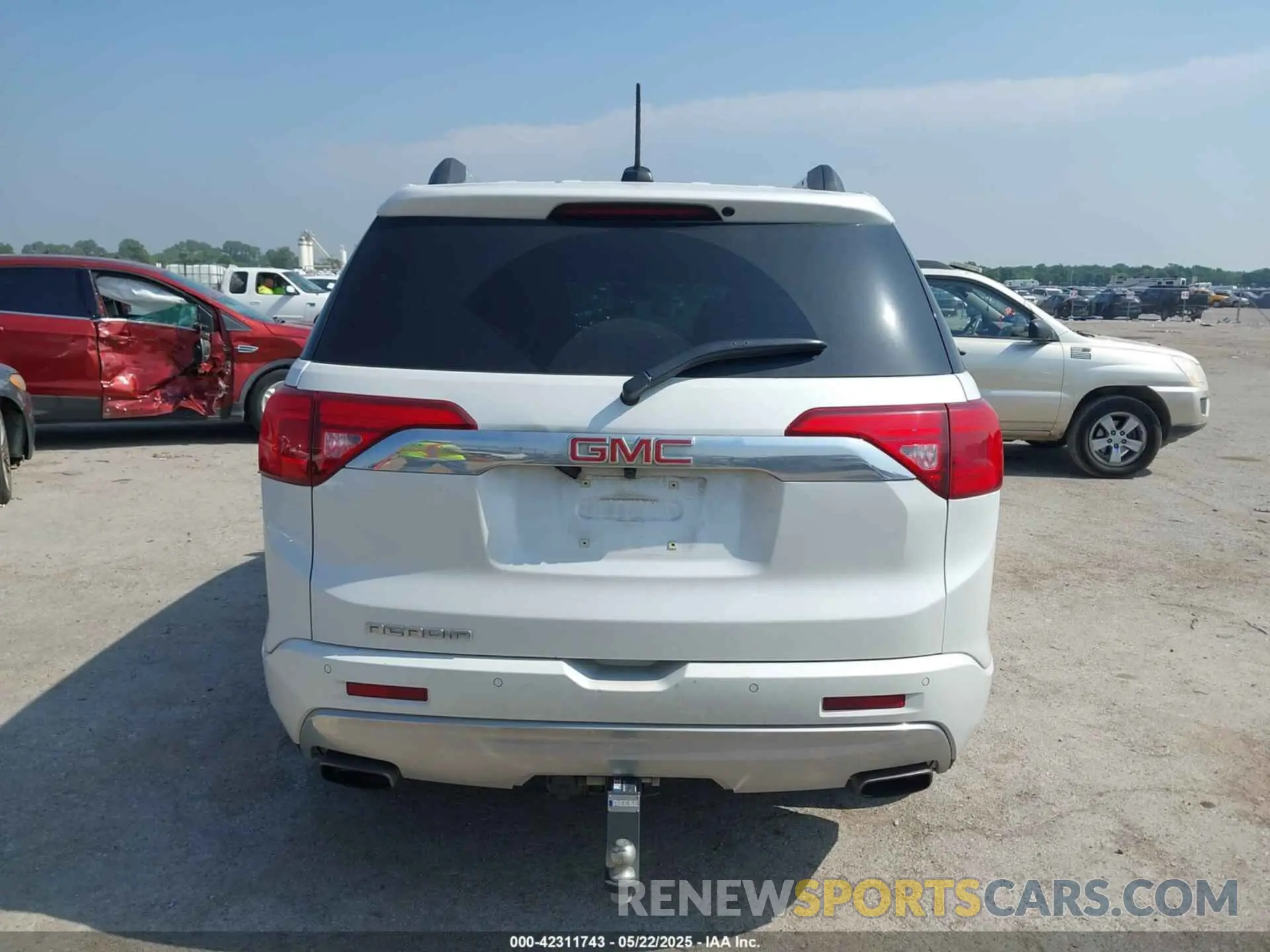 16 Photograph of a damaged car 1GKKNPLS0KZ221309 GMC ACADIA 2019