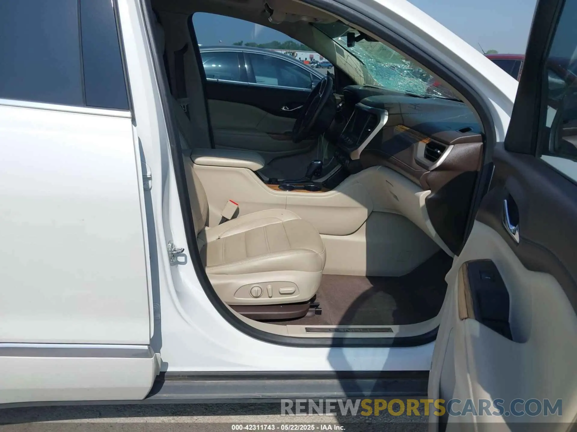 5 Photograph of a damaged car 1GKKNPLS0KZ221309 GMC ACADIA 2019