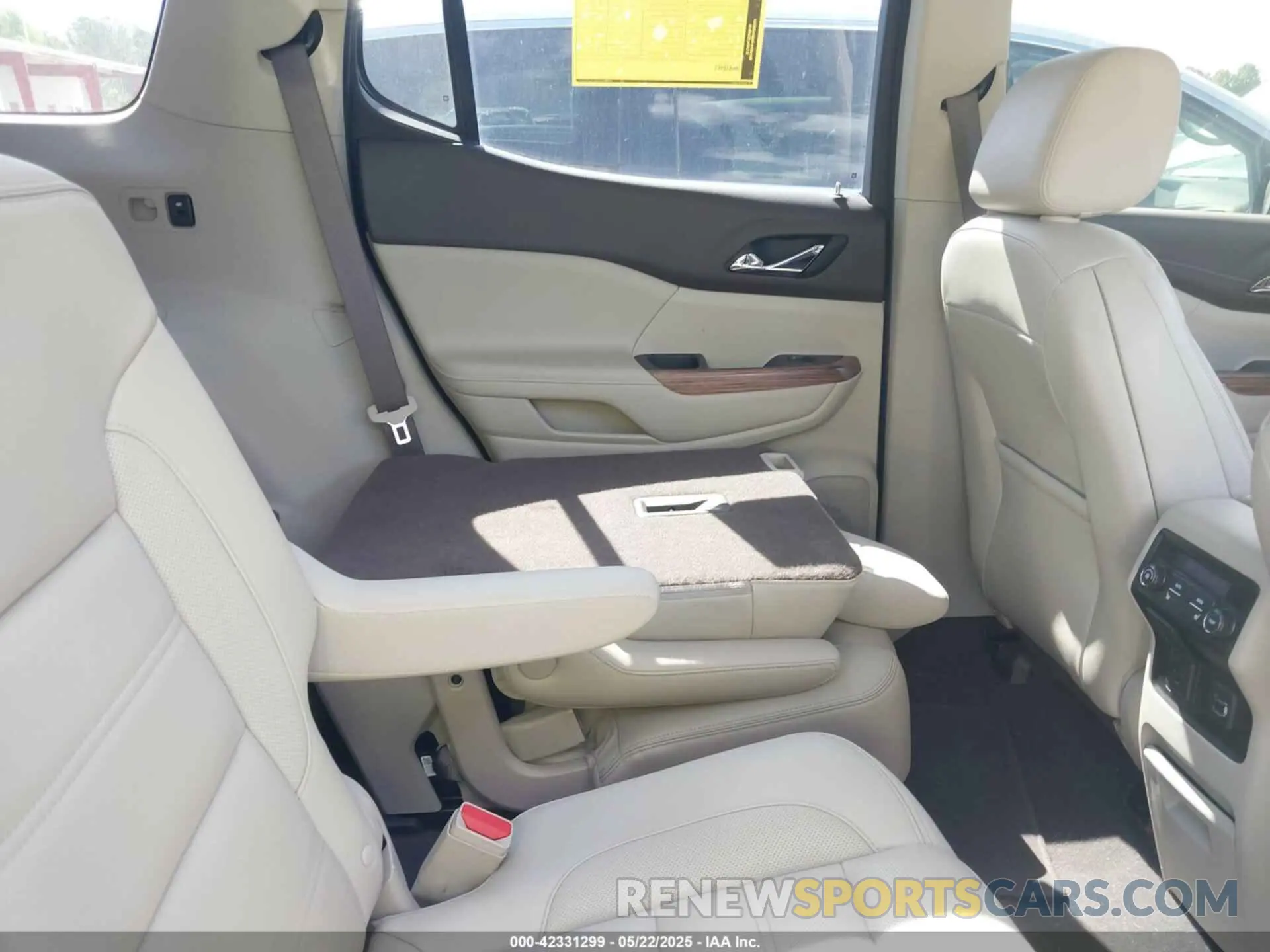 8 Photograph of a damaged car 1GKKNPLS3KZ296456 GMC ACADIA 2019