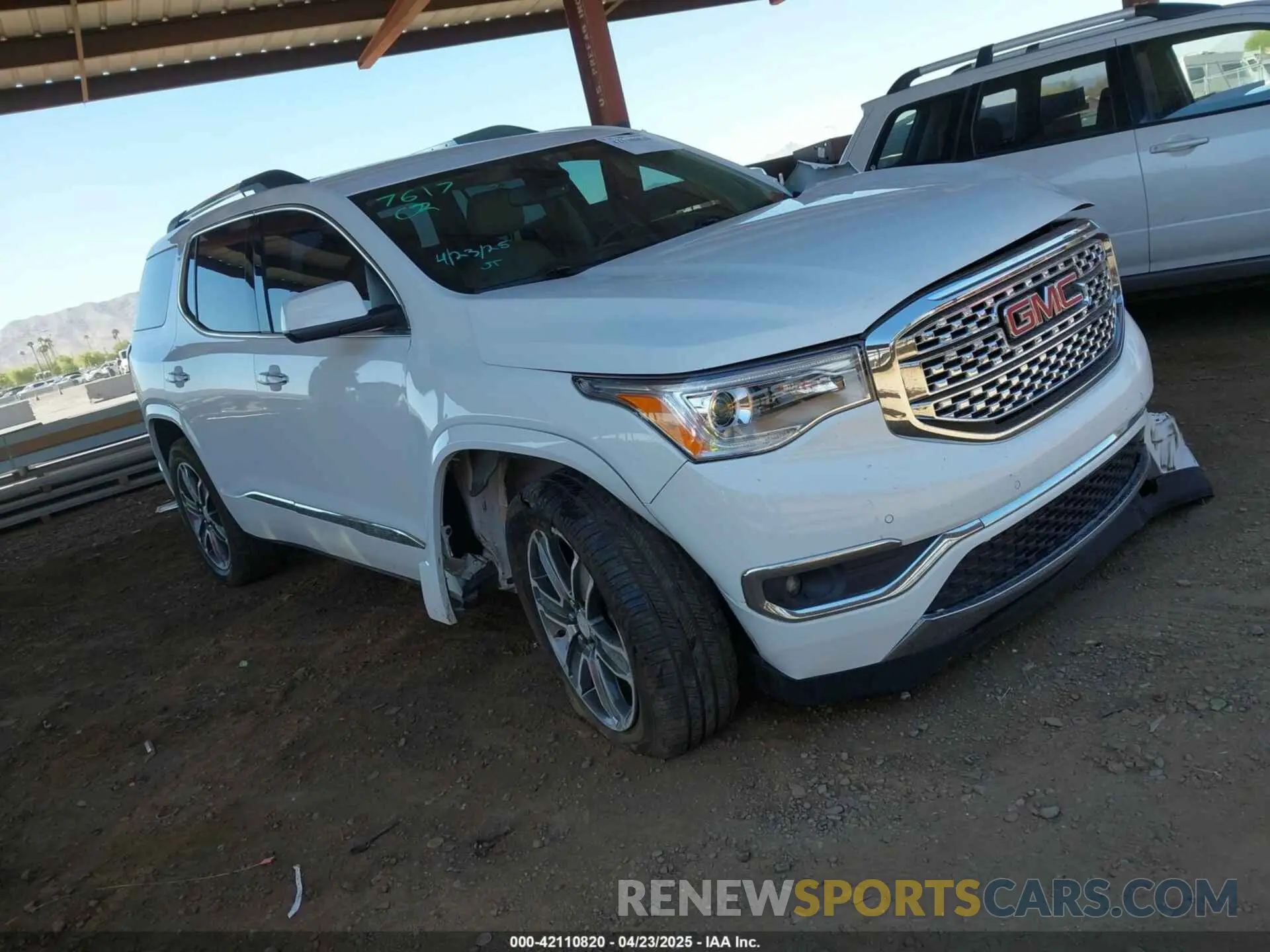 1 Photograph of a damaged car 1GKKNPLS4KZ185995 GMC ACADIA 2019