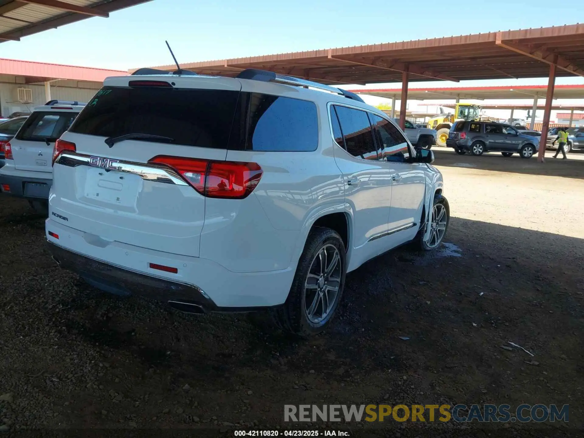 4 Photograph of a damaged car 1GKKNPLS4KZ185995 GMC ACADIA 2019