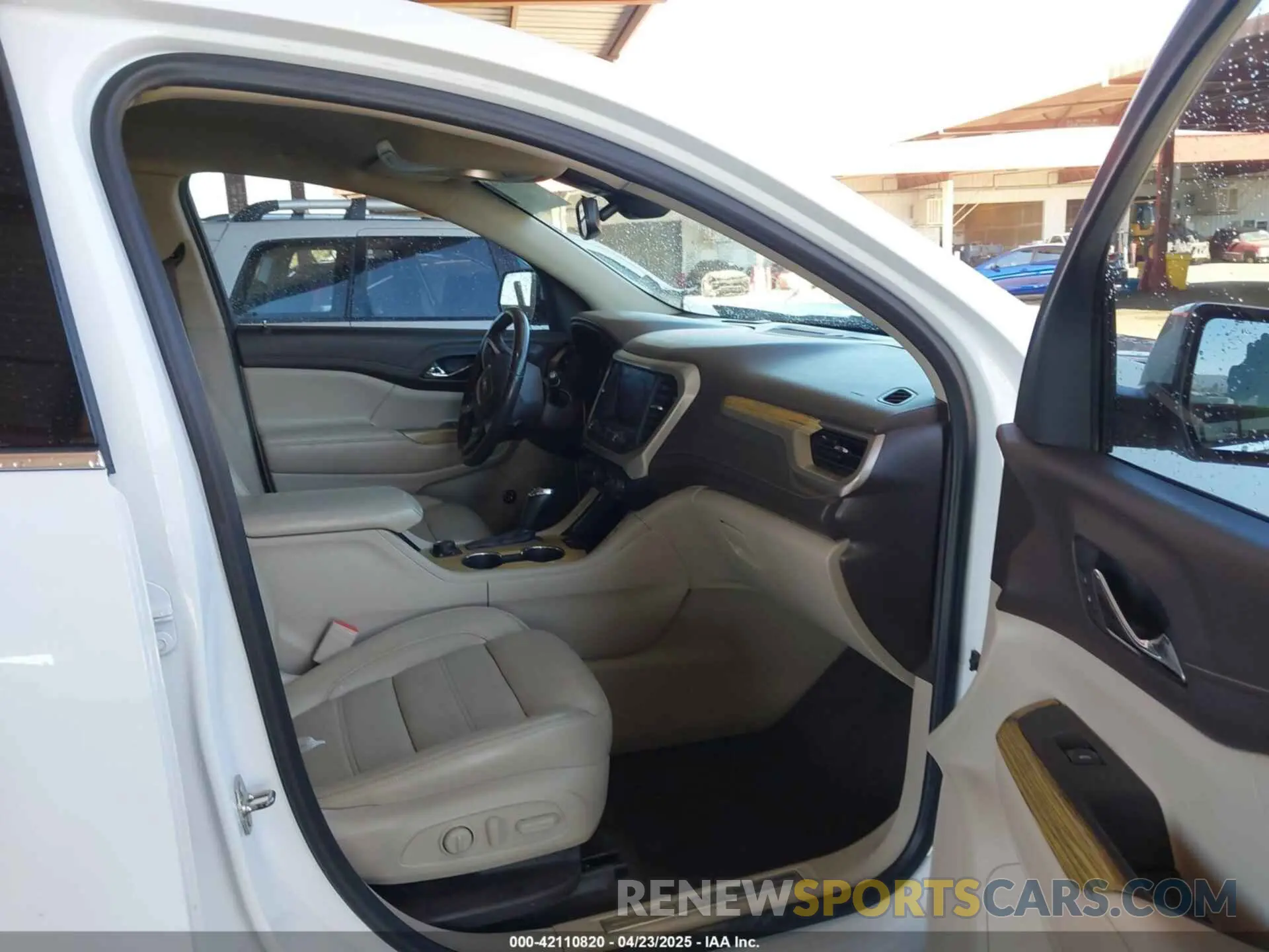 5 Photograph of a damaged car 1GKKNPLS4KZ185995 GMC ACADIA 2019