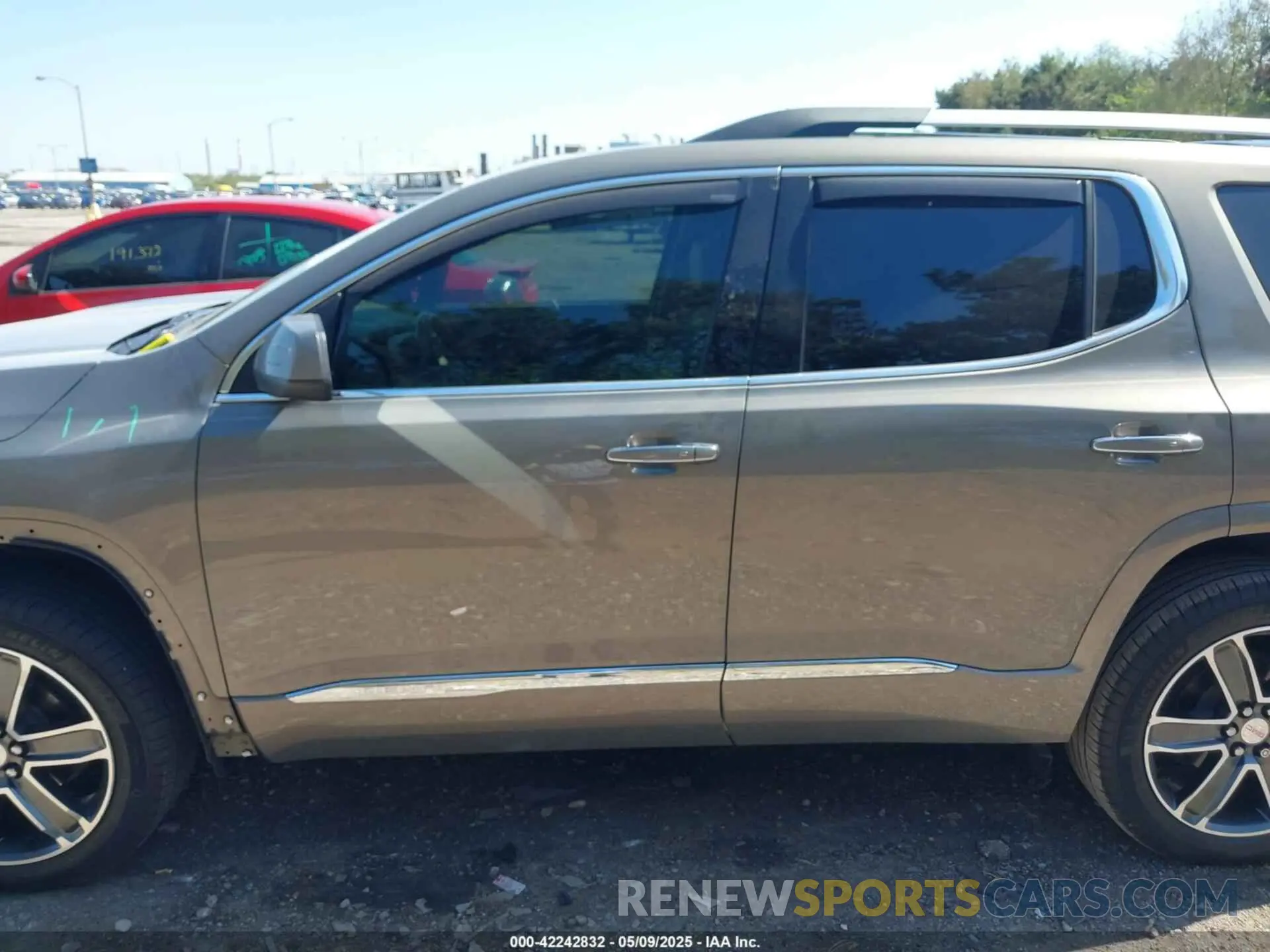 15 Photograph of a damaged car 1GKKNPLS6KZ147488 GMC ACADIA 2019