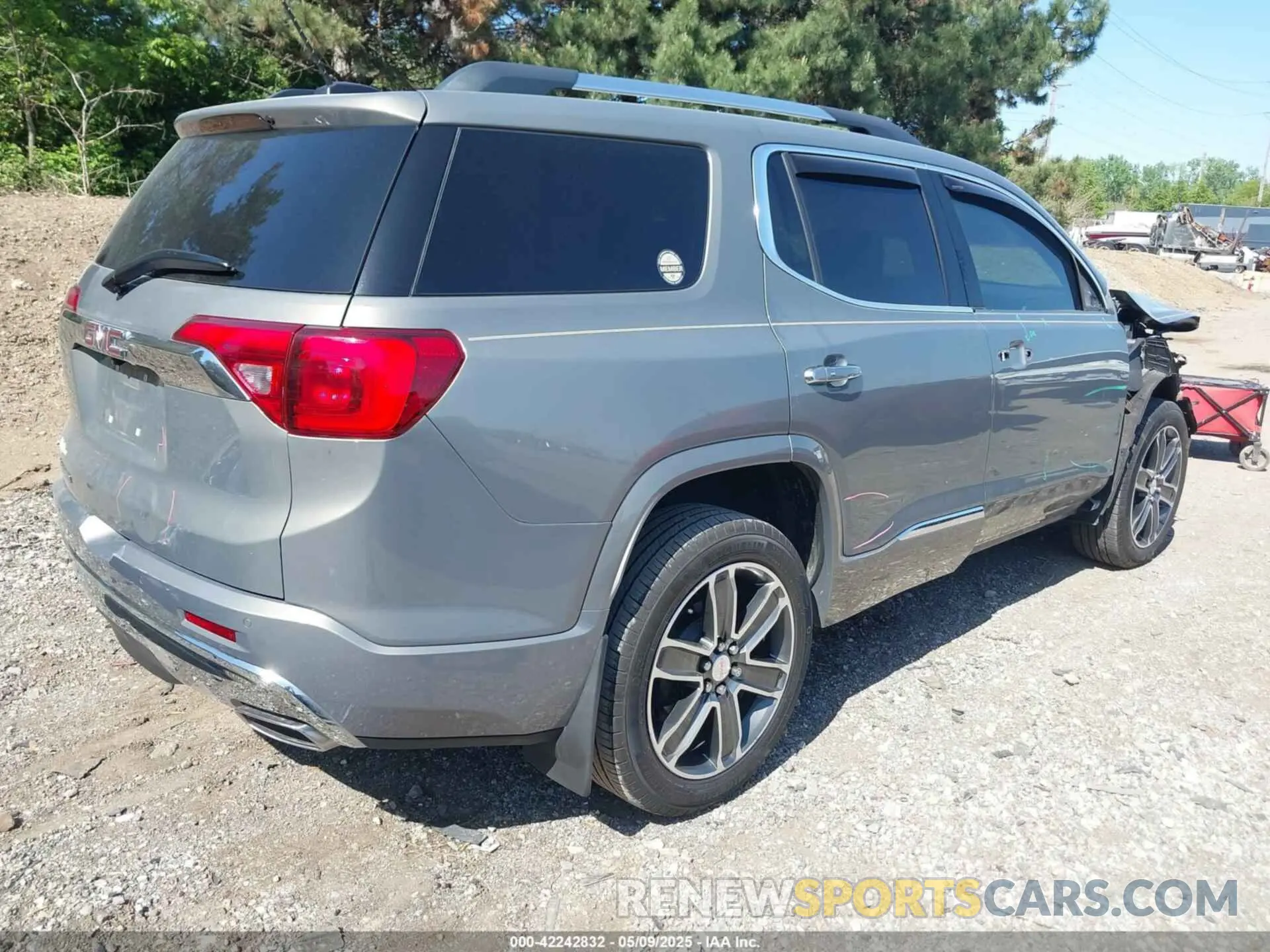 4 Photograph of a damaged car 1GKKNPLS6KZ147488 GMC ACADIA 2019