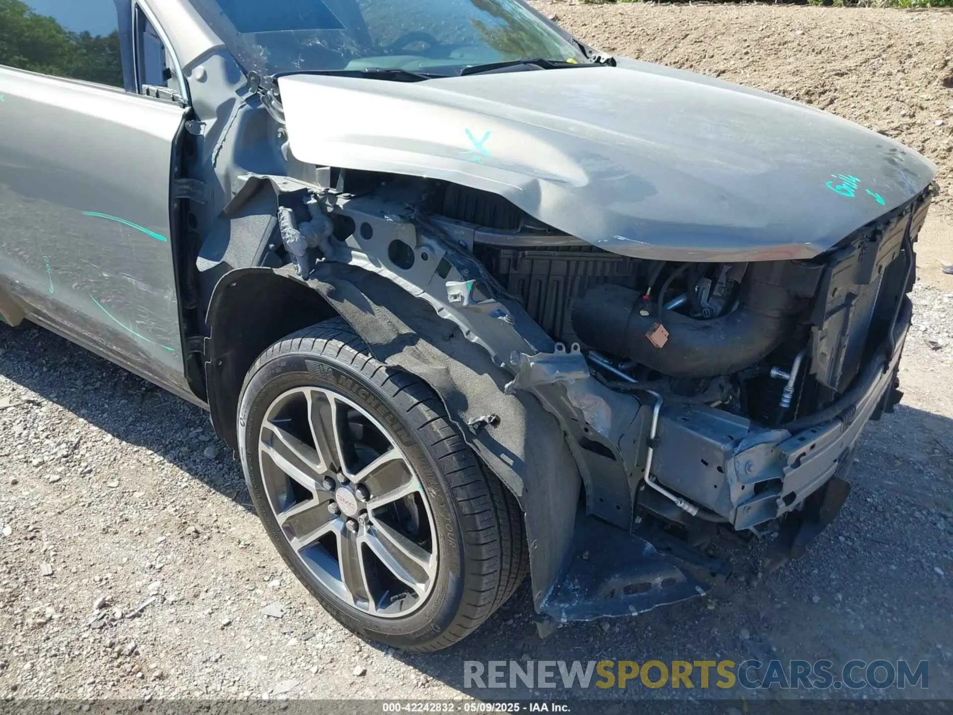 6 Photograph of a damaged car 1GKKNPLS6KZ147488 GMC ACADIA 2019
