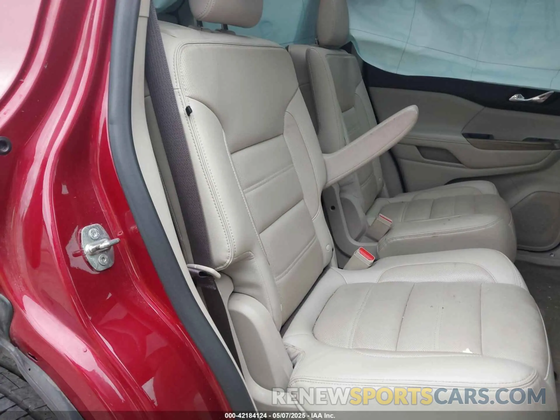 8 Photograph of a damaged car 1GKKNPLS7KZ171315 GMC ACADIA 2019