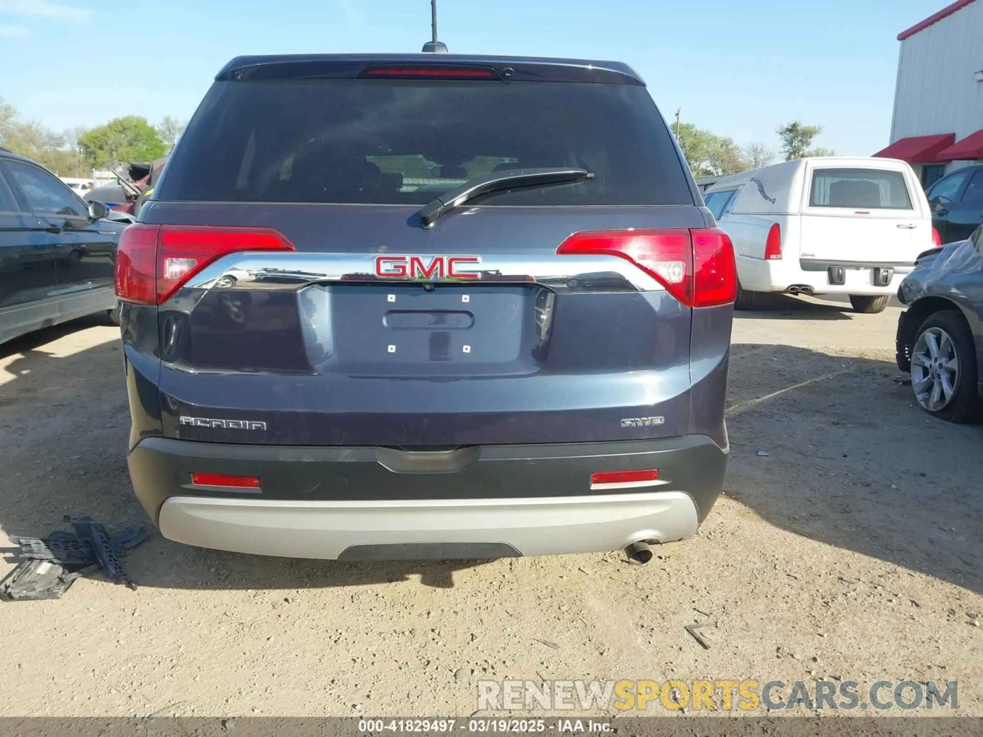 17 Photograph of a damaged car 1GKKNRLA1KZ254550 GMC ACADIA 2019