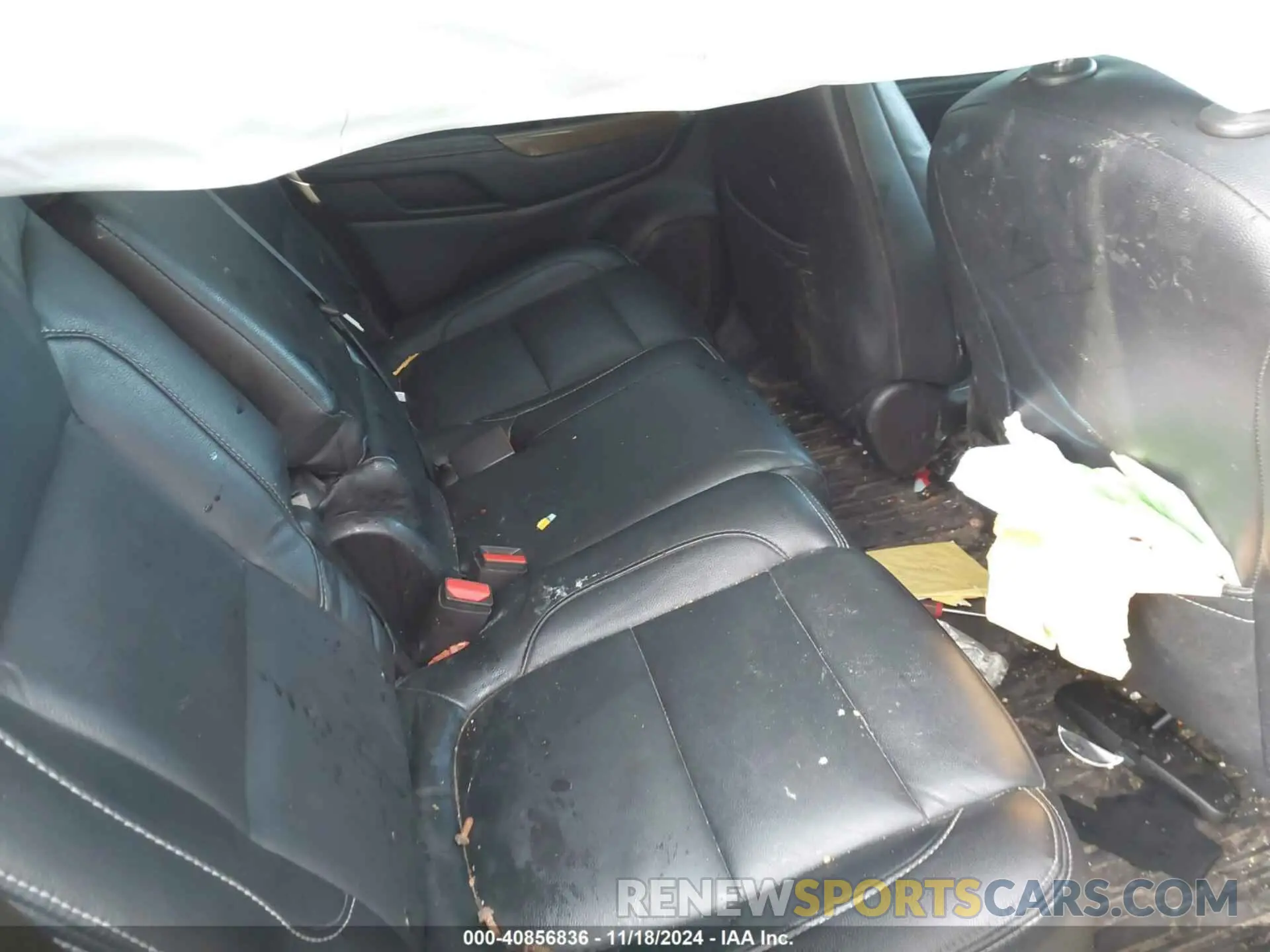 8 Photograph of a damaged car 1GKKNRLA2KZ170575 GMC ACADIA 2019