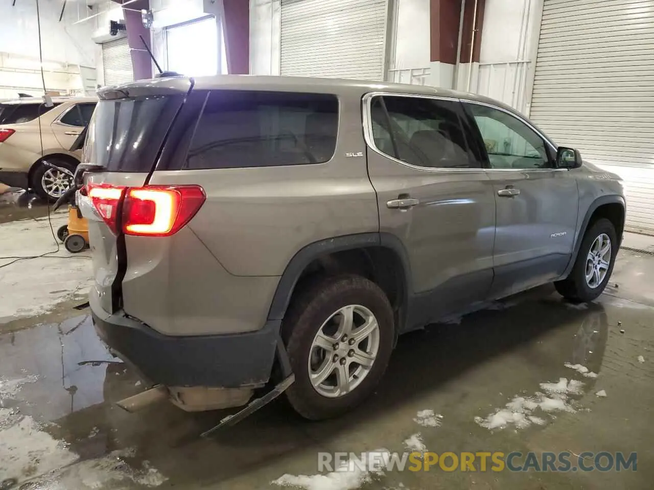 3 Photograph of a damaged car 1GKKNRLA2KZ234906 GMC ACADIA 2019