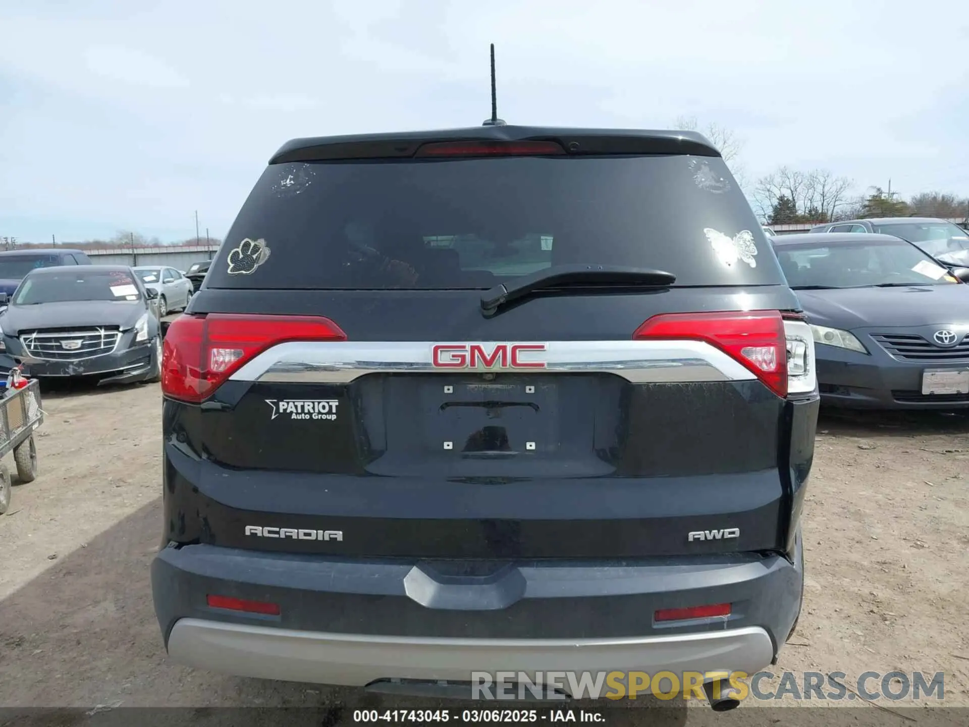 17 Photograph of a damaged car 1GKKNRLA3KZ244893 GMC ACADIA 2019