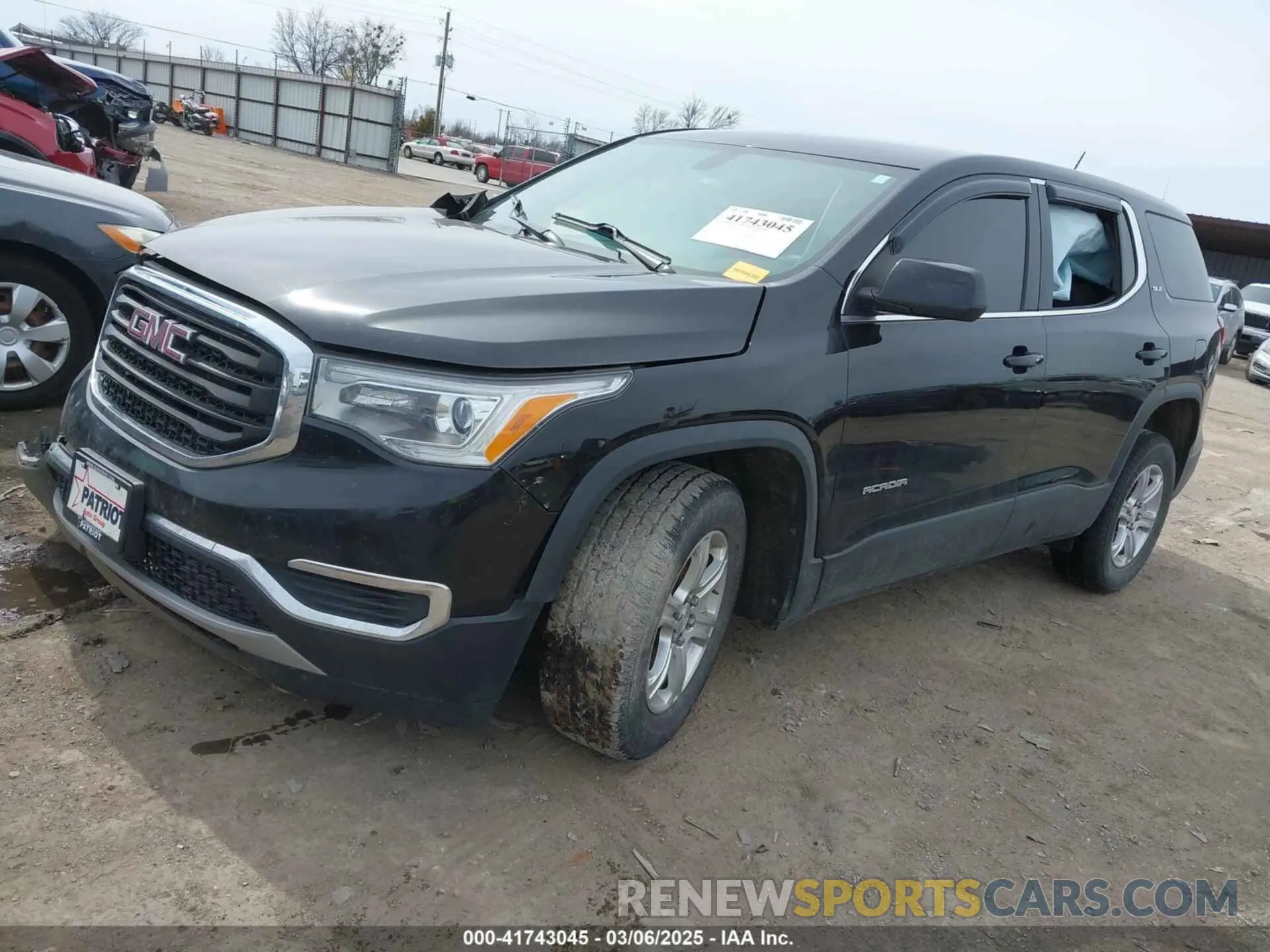 2 Photograph of a damaged car 1GKKNRLA3KZ244893 GMC ACADIA 2019