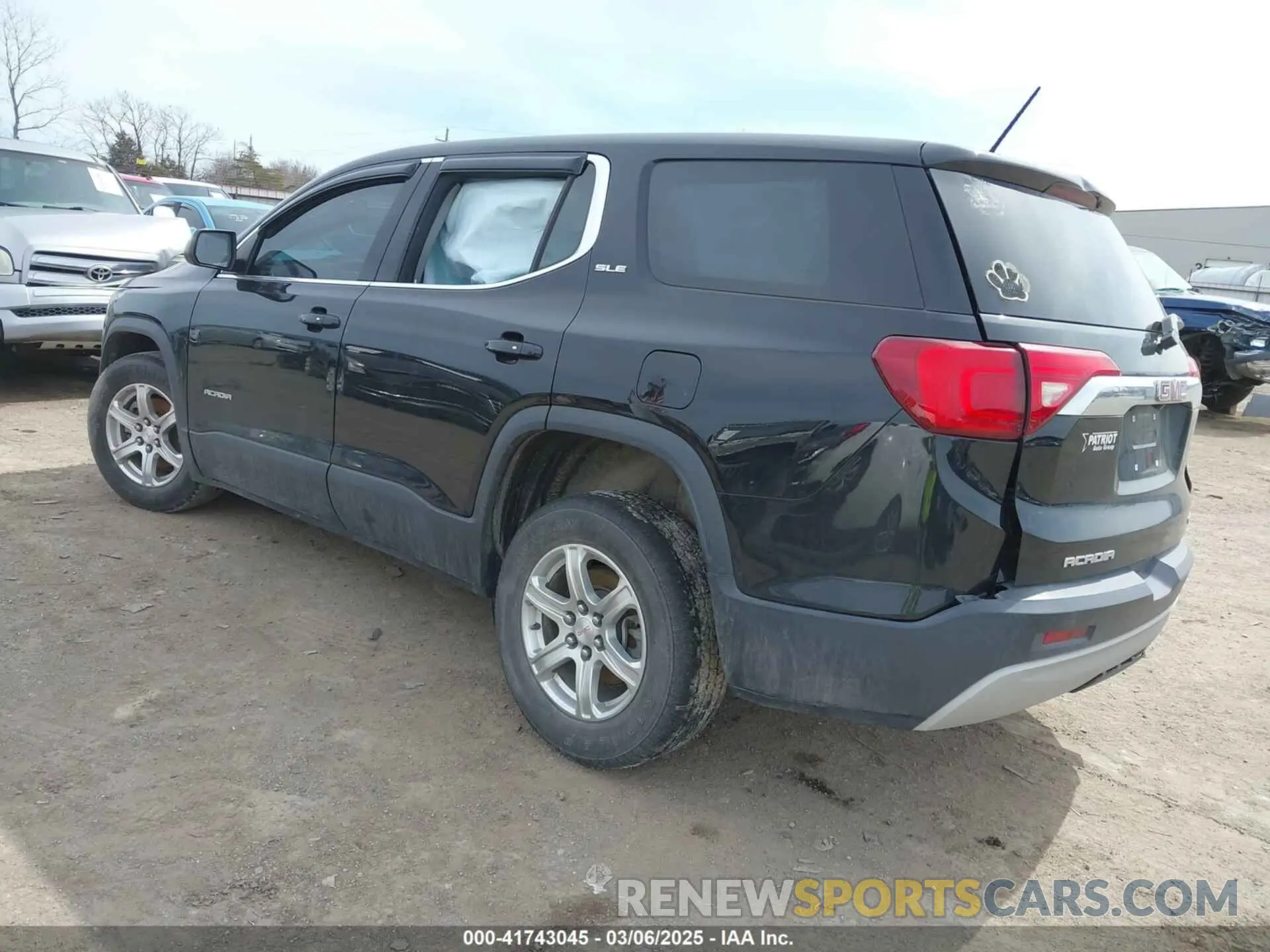 3 Photograph of a damaged car 1GKKNRLA3KZ244893 GMC ACADIA 2019