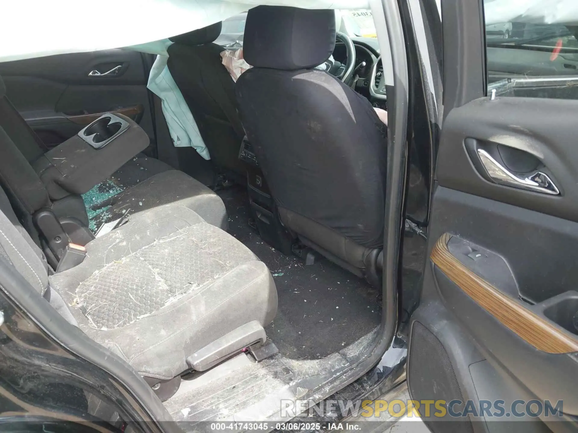 8 Photograph of a damaged car 1GKKNRLA3KZ244893 GMC ACADIA 2019