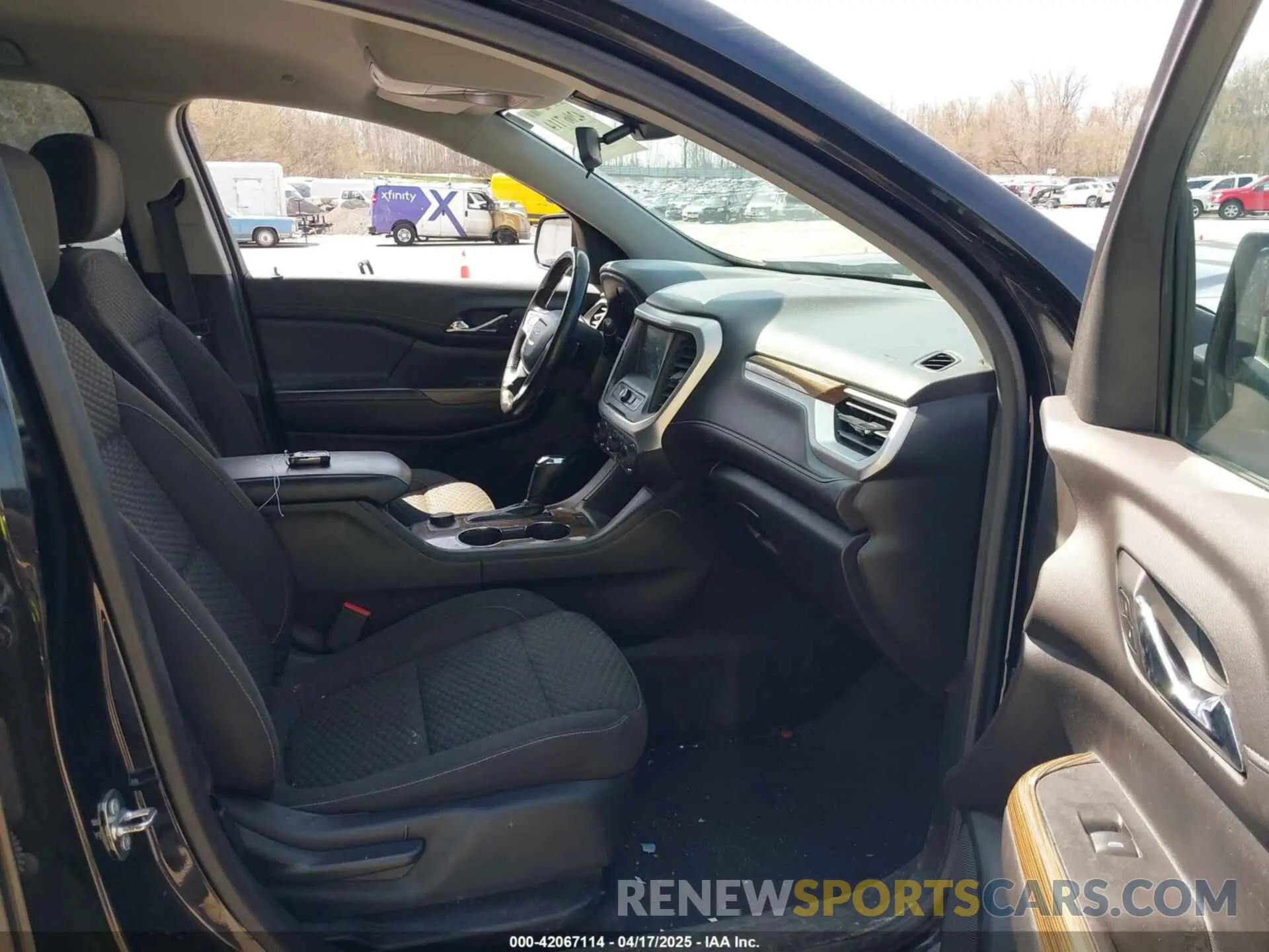 5 Photograph of a damaged car 1GKKNRLA4KZ148111 GMC ACADIA 2019