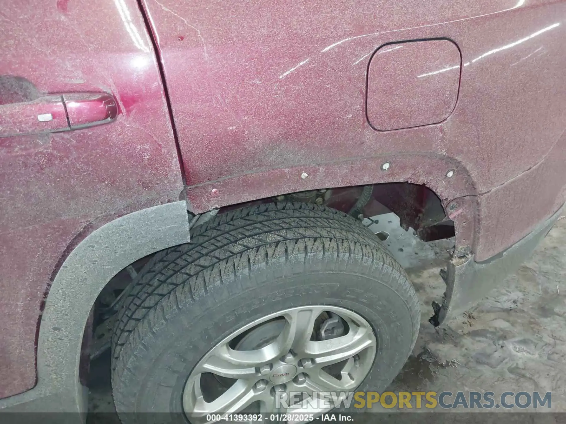 19 Photograph of a damaged car 1GKKNRLA6KZ247285 GMC ACADIA 2019