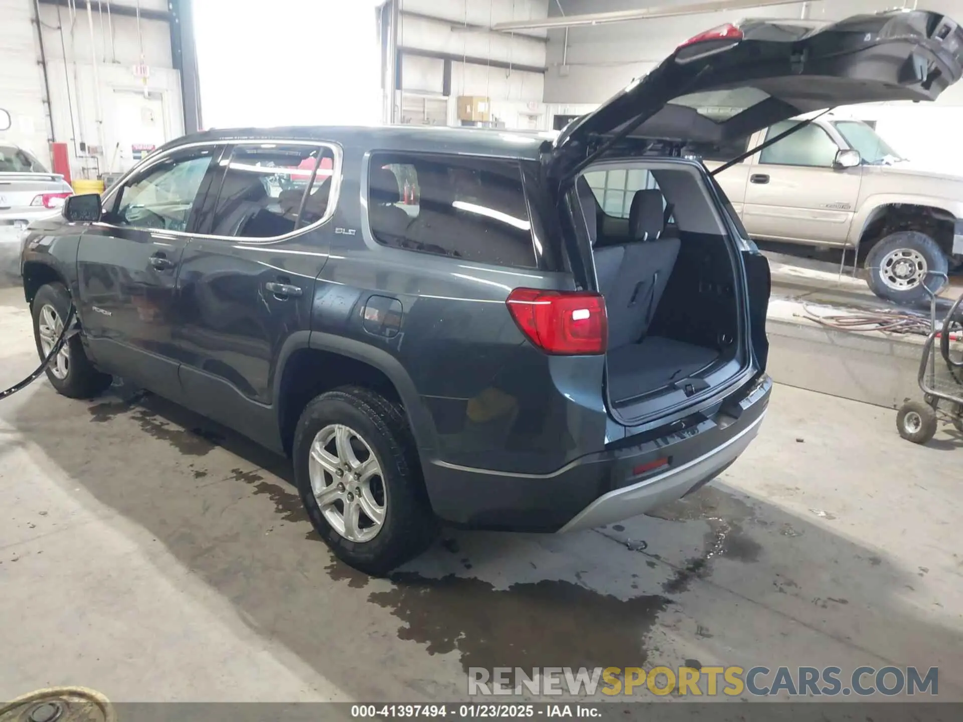 3 Photograph of a damaged car 1GKKNRLA9KZ298473 GMC ACADIA 2019