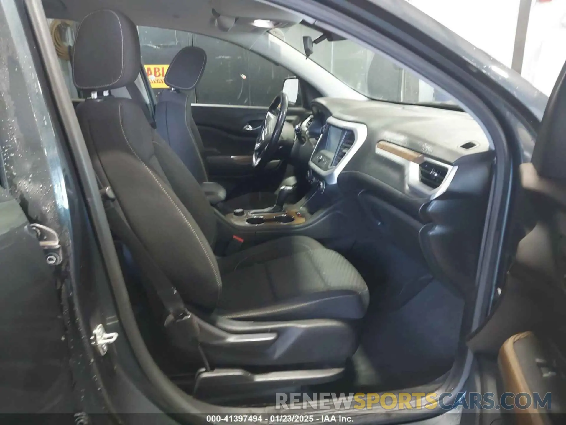 5 Photograph of a damaged car 1GKKNRLA9KZ298473 GMC ACADIA 2019