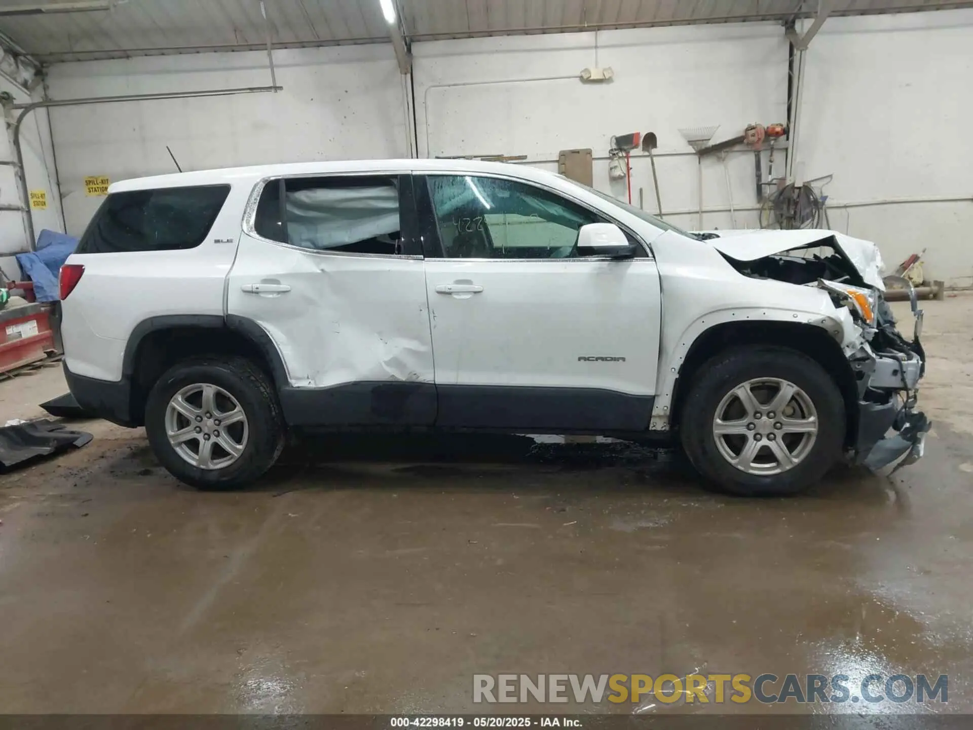 13 Photograph of a damaged car 1GKKNRLAXKZ299194 GMC ACADIA 2019