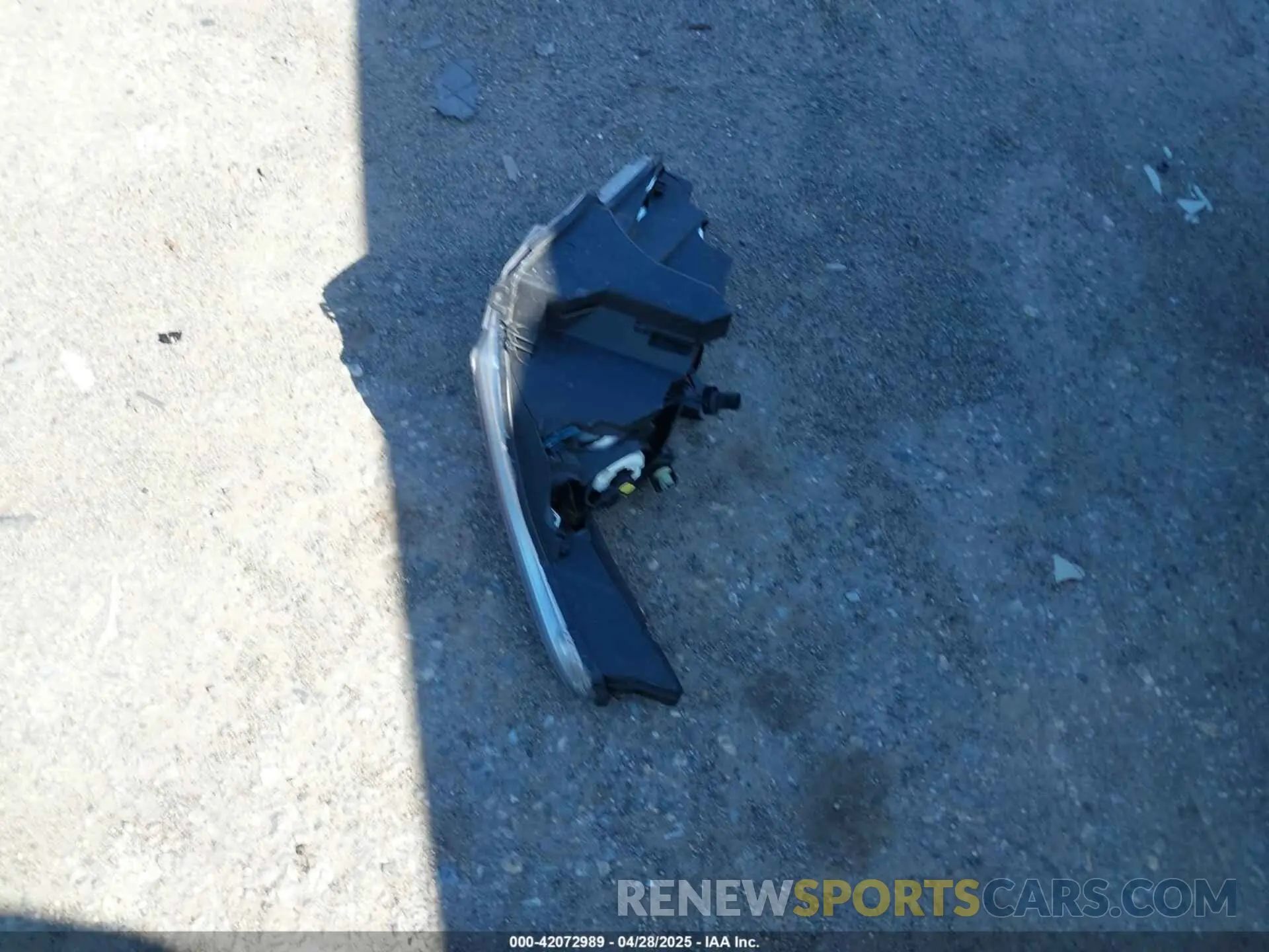 12 Photograph of a damaged car 1GKKNRLS8KZ122927 GMC ACADIA 2019