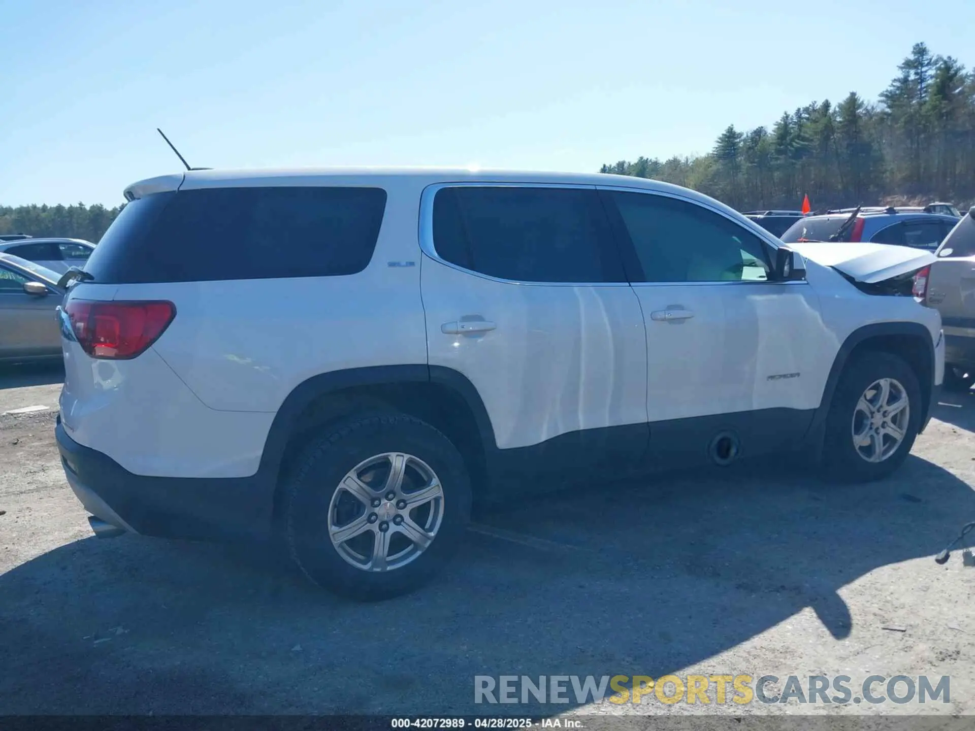 14 Photograph of a damaged car 1GKKNRLS8KZ122927 GMC ACADIA 2019