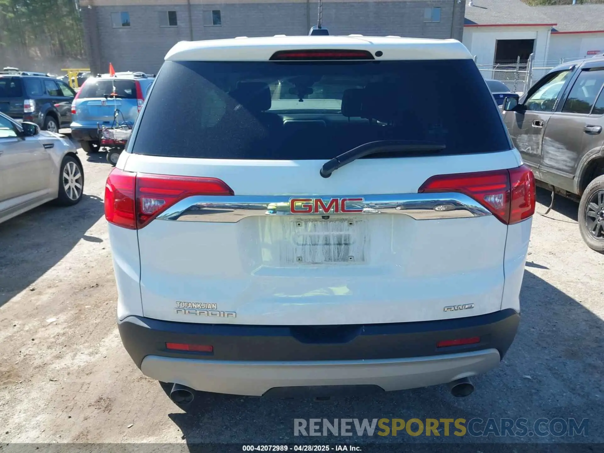 17 Photograph of a damaged car 1GKKNRLS8KZ122927 GMC ACADIA 2019