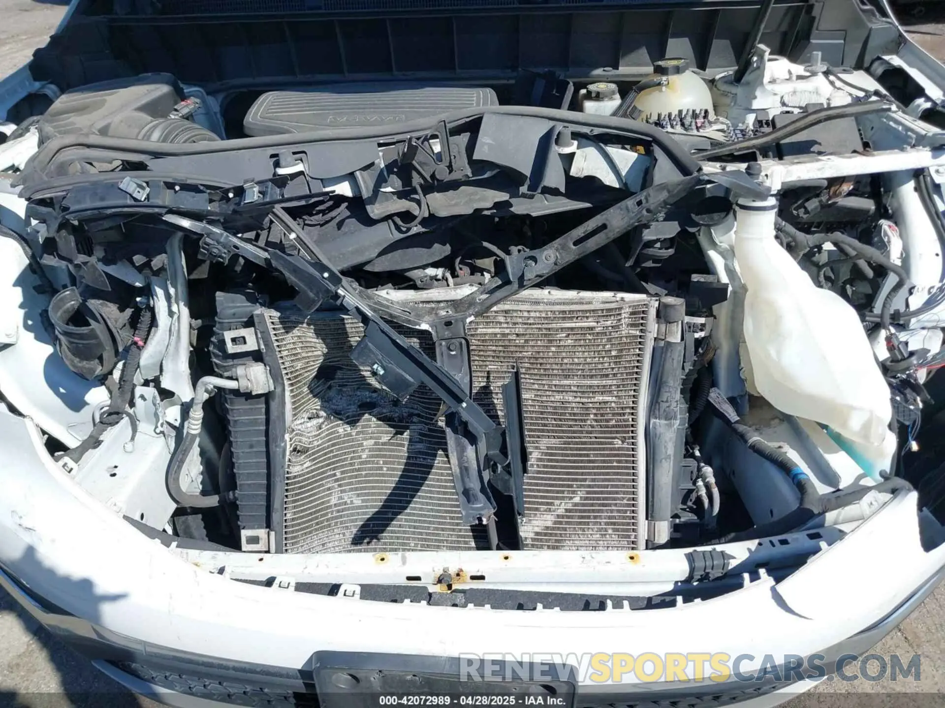 18 Photograph of a damaged car 1GKKNRLS8KZ122927 GMC ACADIA 2019