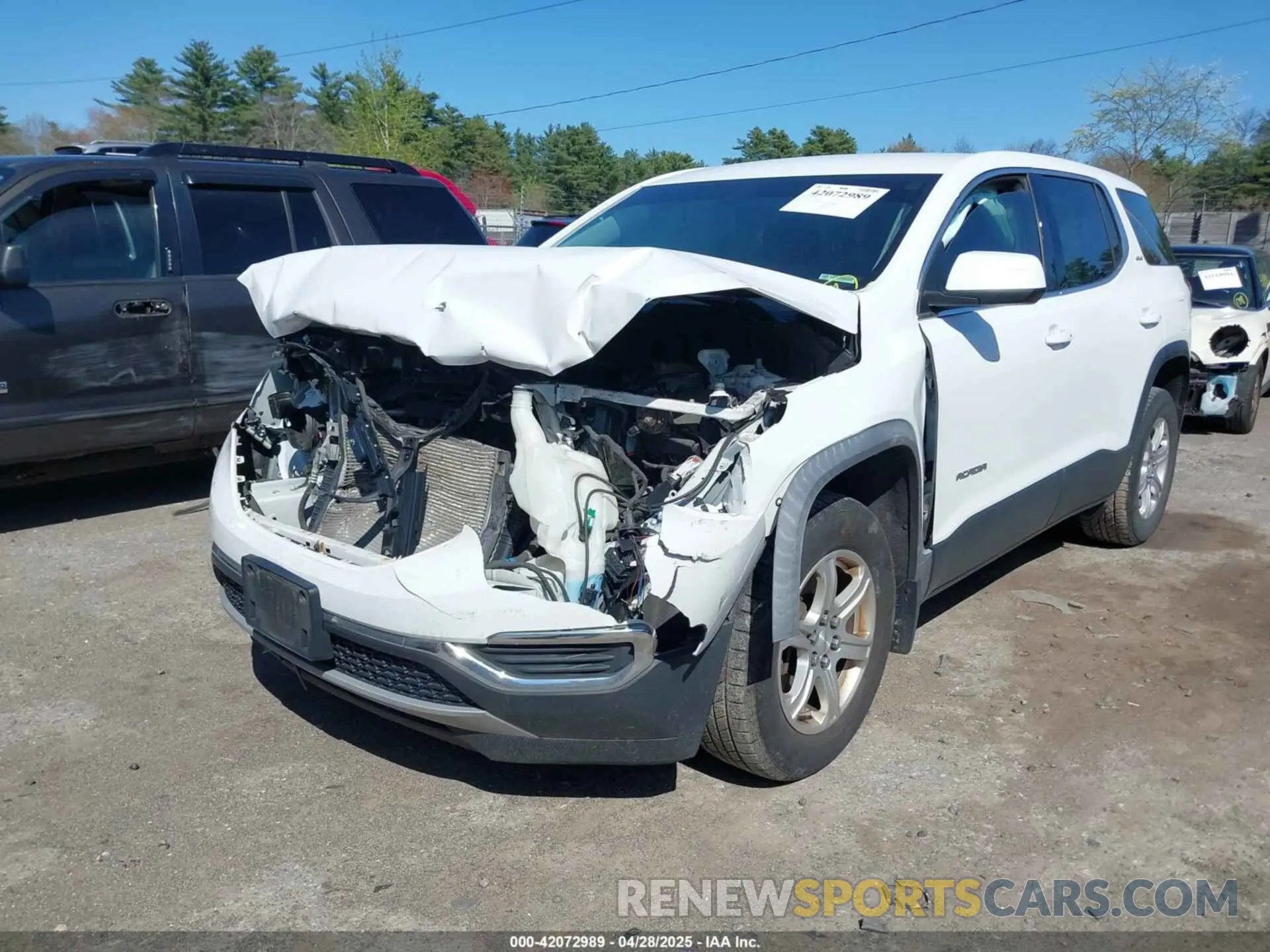 2 Photograph of a damaged car 1GKKNRLS8KZ122927 GMC ACADIA 2019