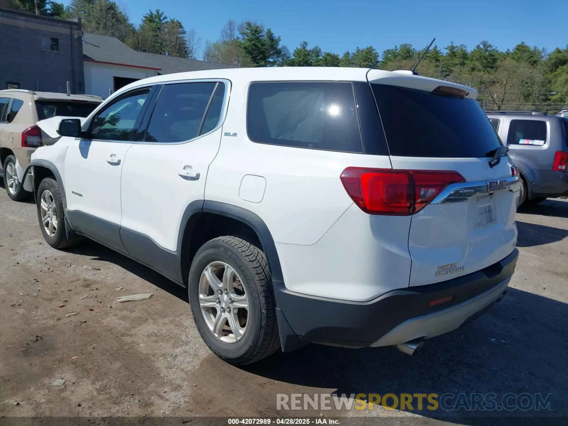 3 Photograph of a damaged car 1GKKNRLS8KZ122927 GMC ACADIA 2019