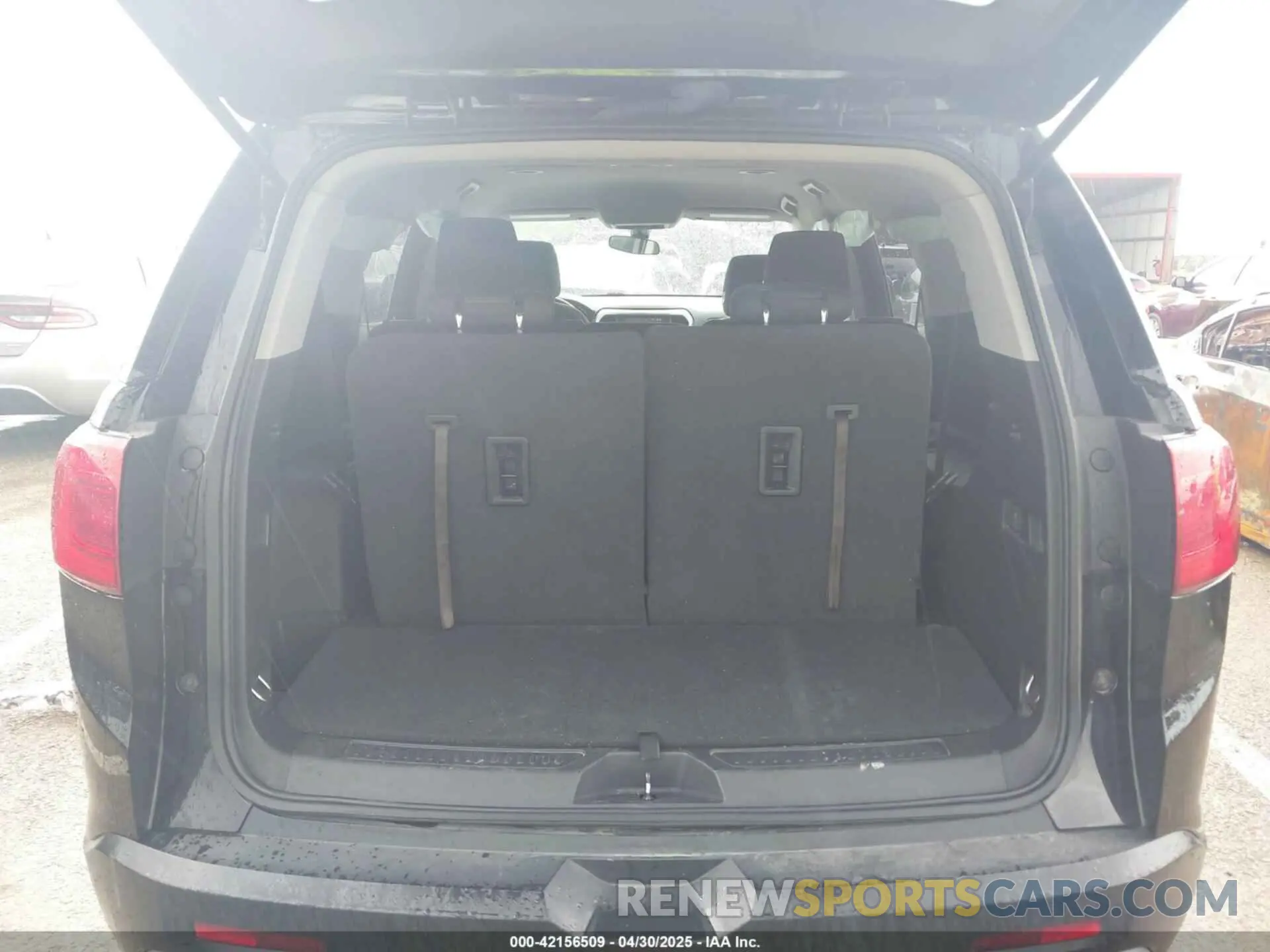 17 Photograph of a damaged car 1GKKNRLSXKZ147795 GMC ACADIA 2019