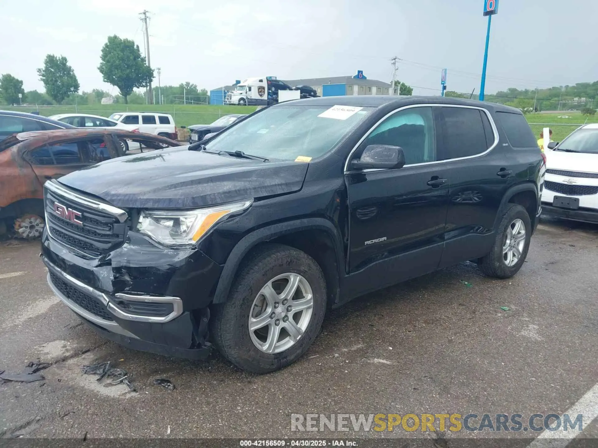 2 Photograph of a damaged car 1GKKNRLSXKZ147795 GMC ACADIA 2019