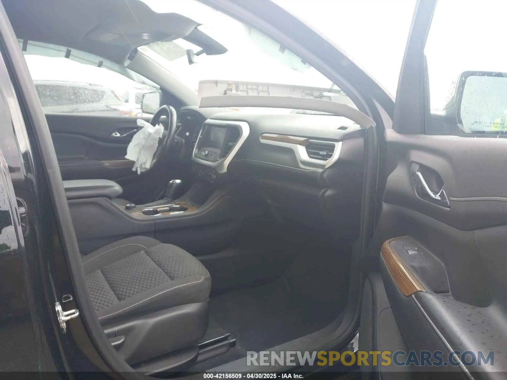 5 Photograph of a damaged car 1GKKNRLSXKZ147795 GMC ACADIA 2019