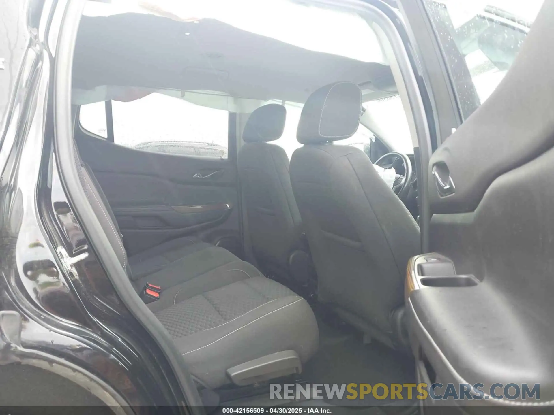 8 Photograph of a damaged car 1GKKNRLSXKZ147795 GMC ACADIA 2019
