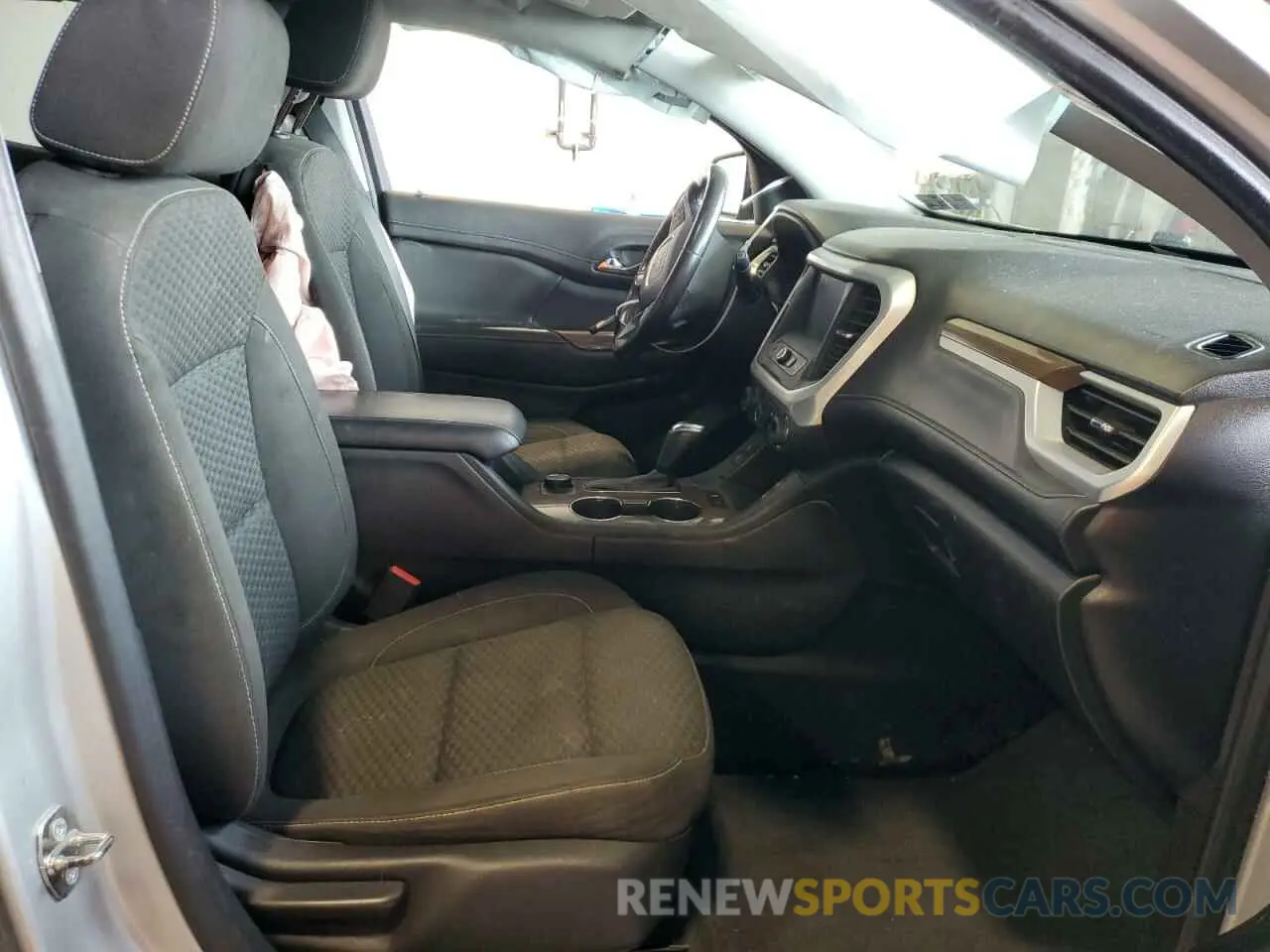 7 Photograph of a damaged car 1GKKNSLA2KZ252782 GMC ACADIA 2019