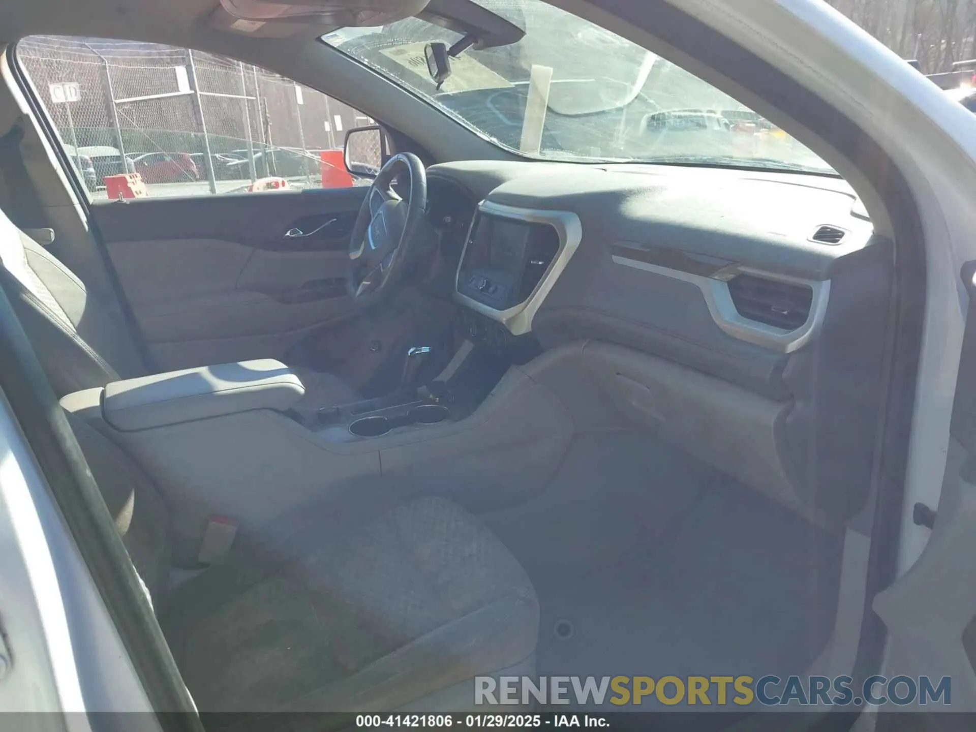 5 Photograph of a damaged car 1GKKNSLA3KZ242066 GMC ACADIA 2019