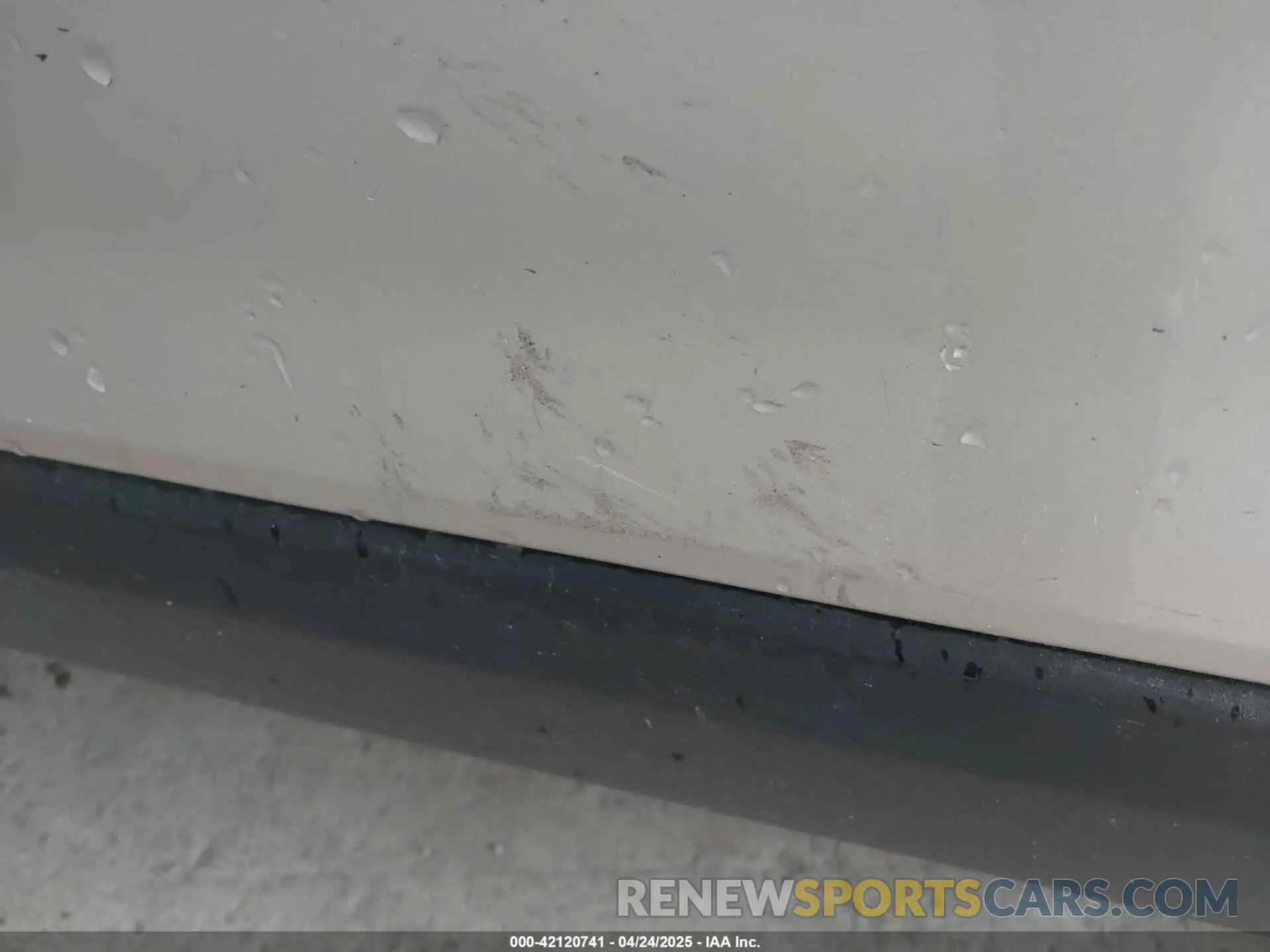 17 Photograph of a damaged car 1GKKNSLA8KZ241303 GMC ACADIA 2019