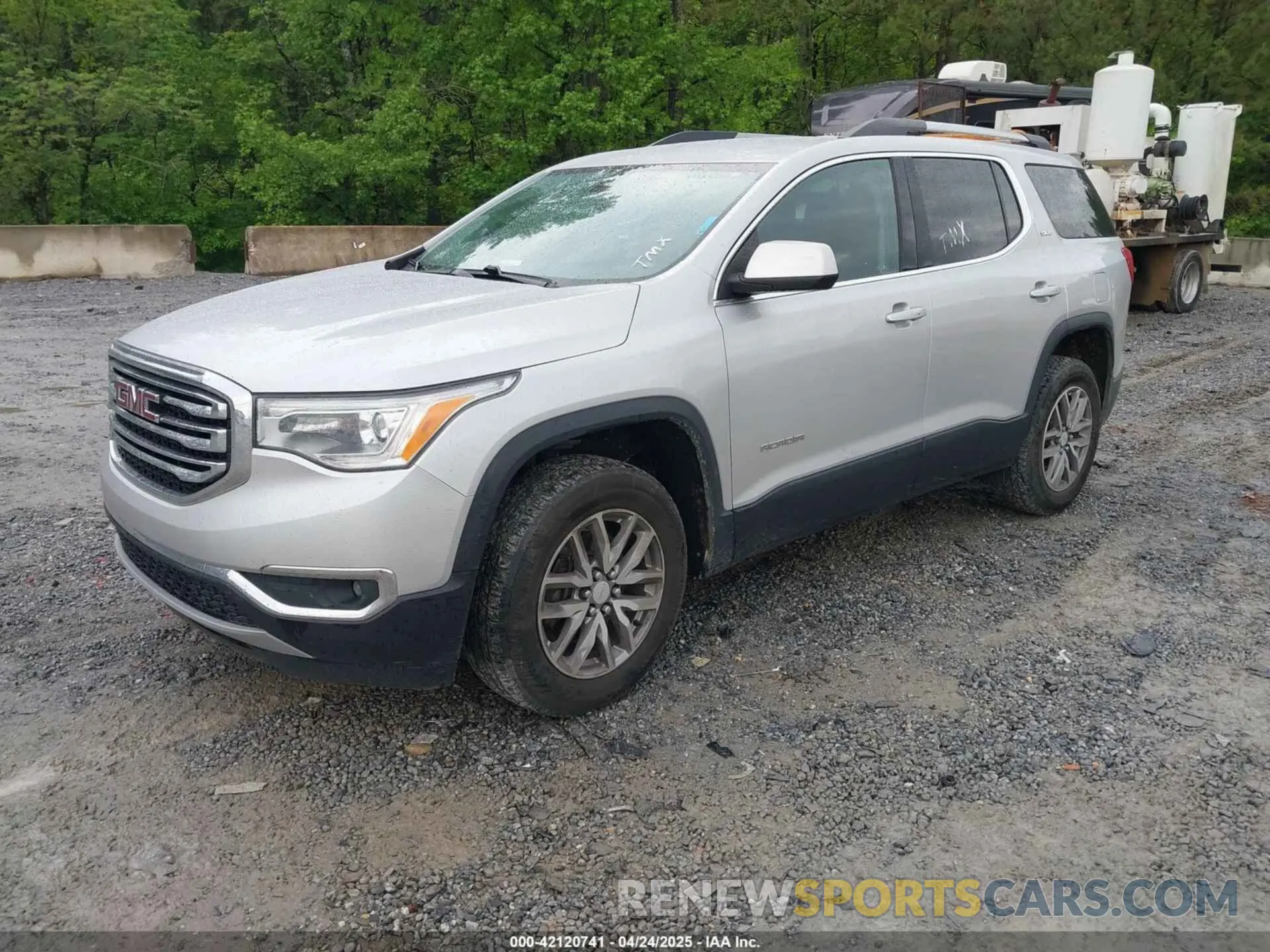 2 Photograph of a damaged car 1GKKNSLA8KZ241303 GMC ACADIA 2019