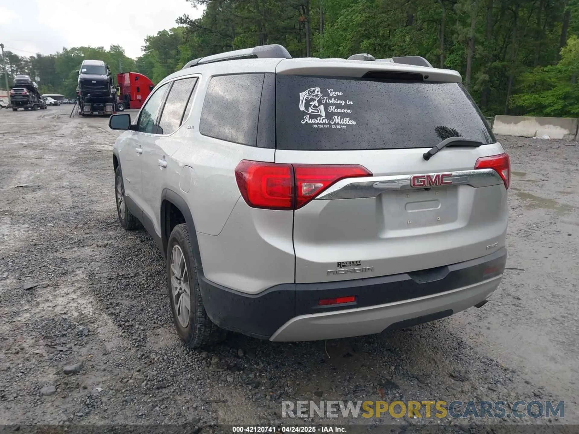 3 Photograph of a damaged car 1GKKNSLA8KZ241303 GMC ACADIA 2019