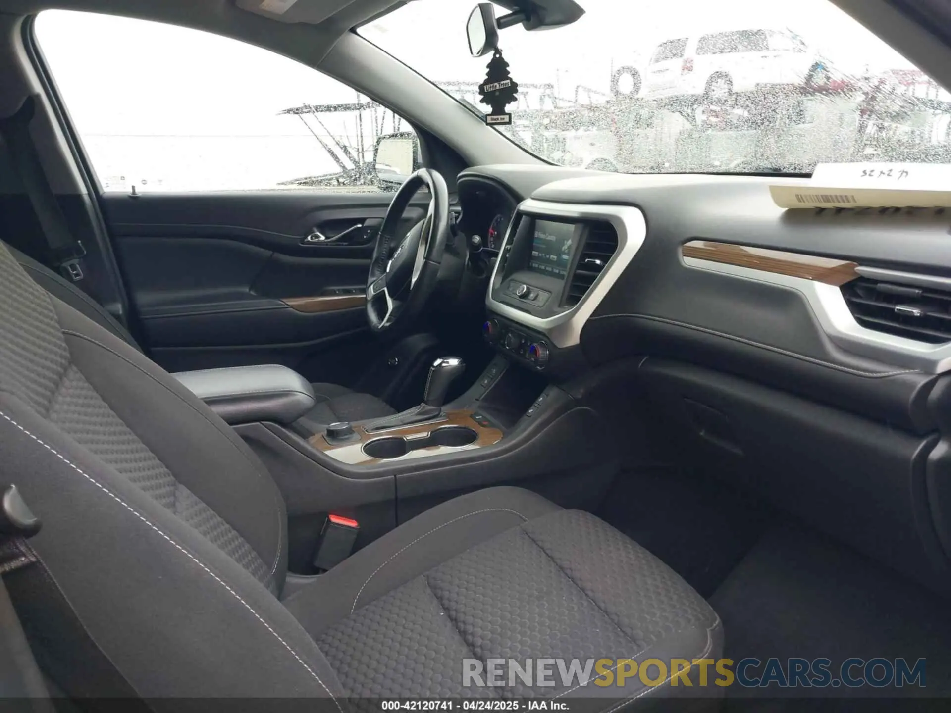 5 Photograph of a damaged car 1GKKNSLA8KZ241303 GMC ACADIA 2019