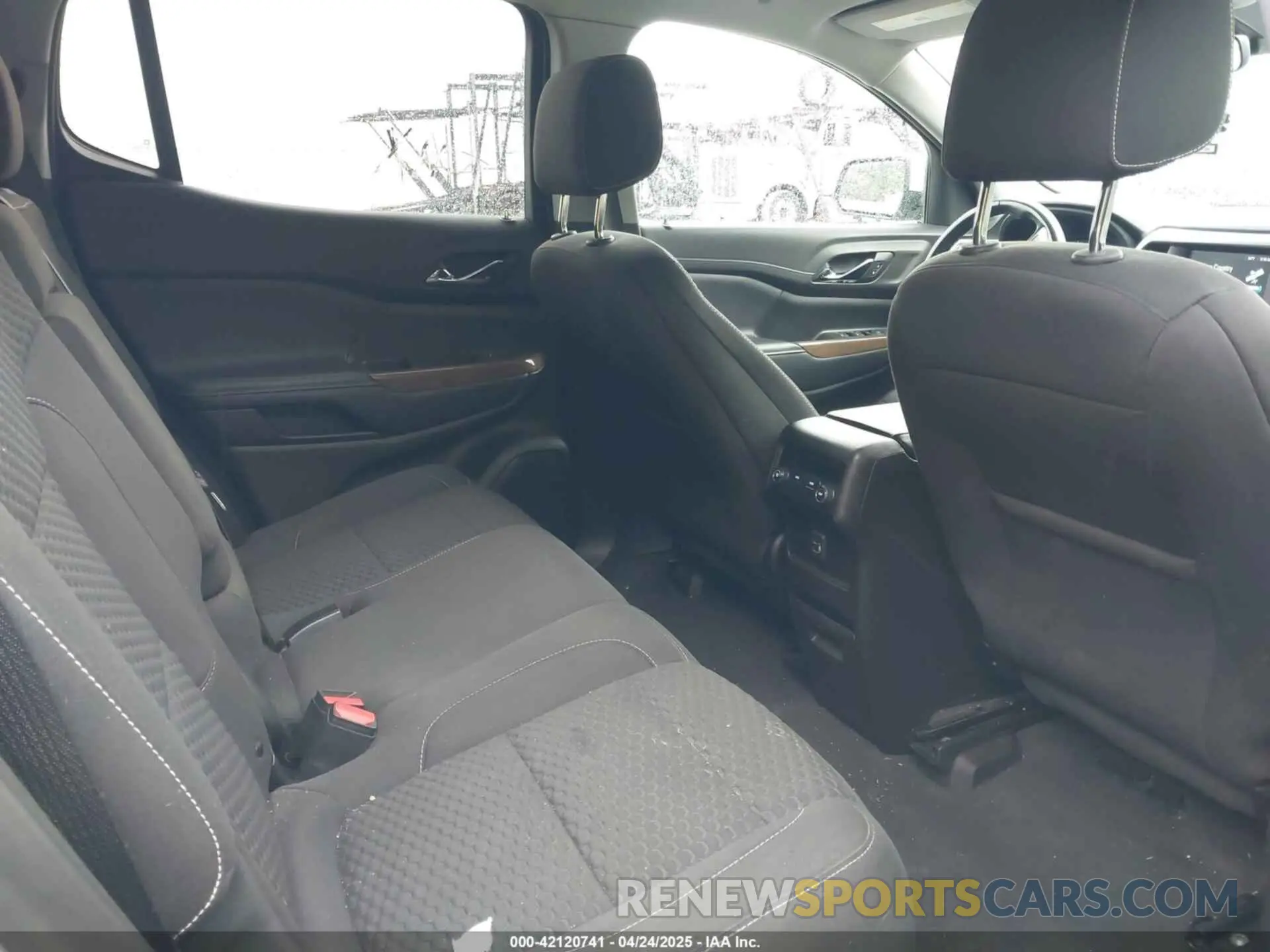 8 Photograph of a damaged car 1GKKNSLA8KZ241303 GMC ACADIA 2019