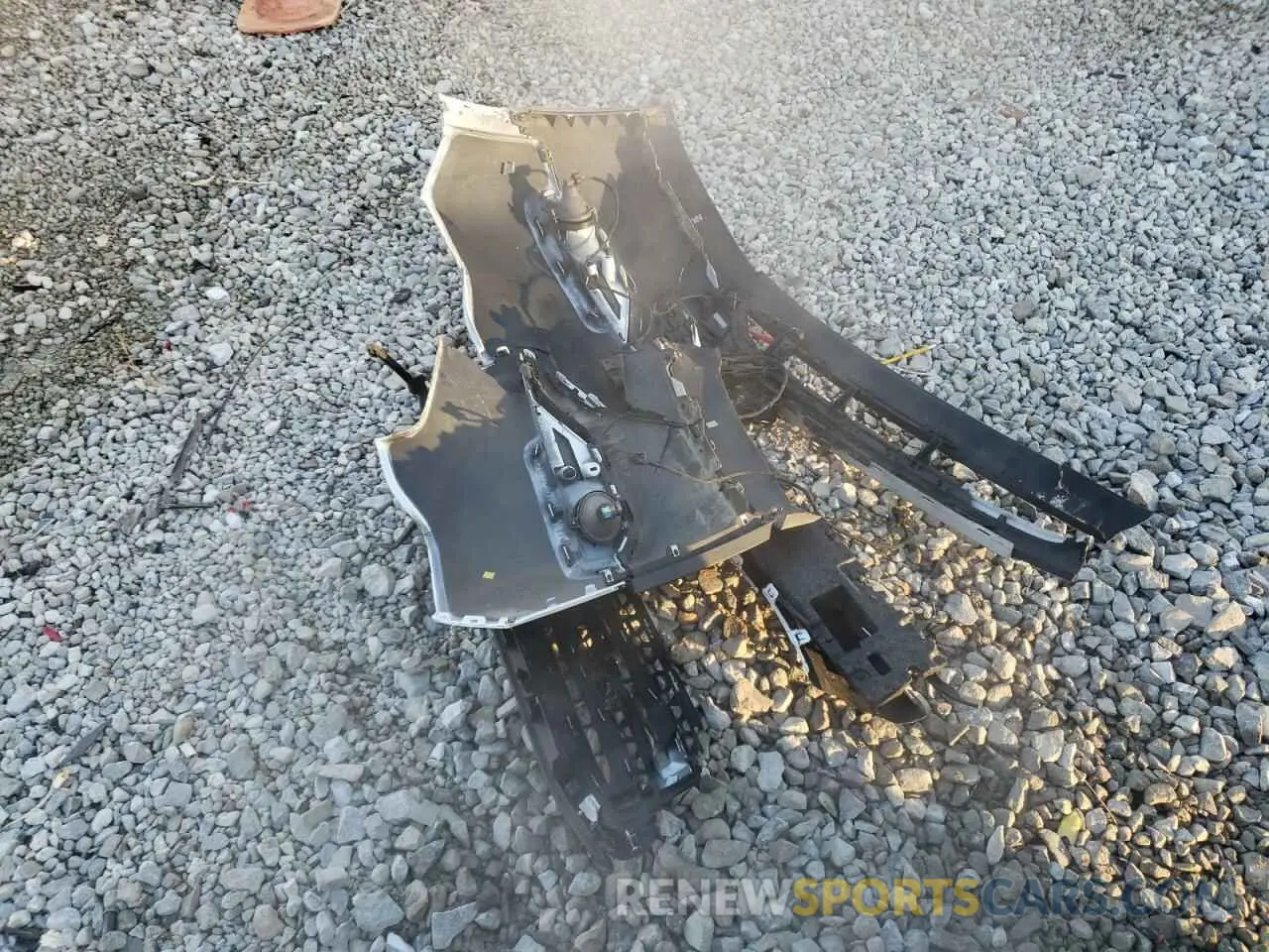 13 Photograph of a damaged car 1GKKNSLAXKZ127318 GMC ACADIA 2019