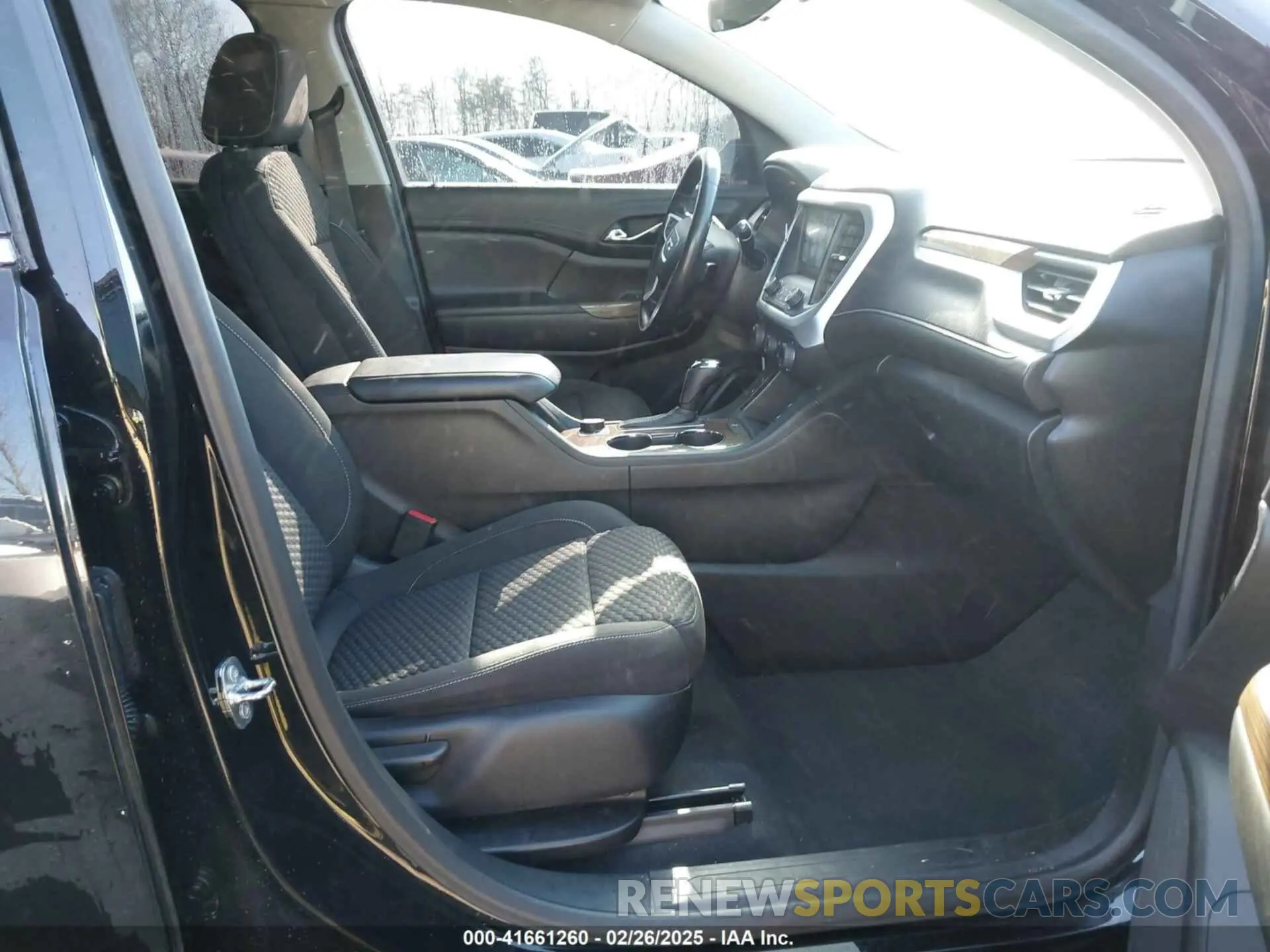 4 Photograph of a damaged car 1GKKNSLS1KZ130505 GMC ACADIA 2019